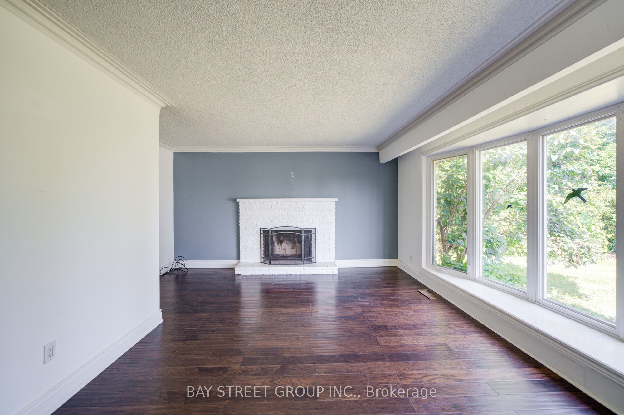 1421 Old Green Lane E Property Photo 8