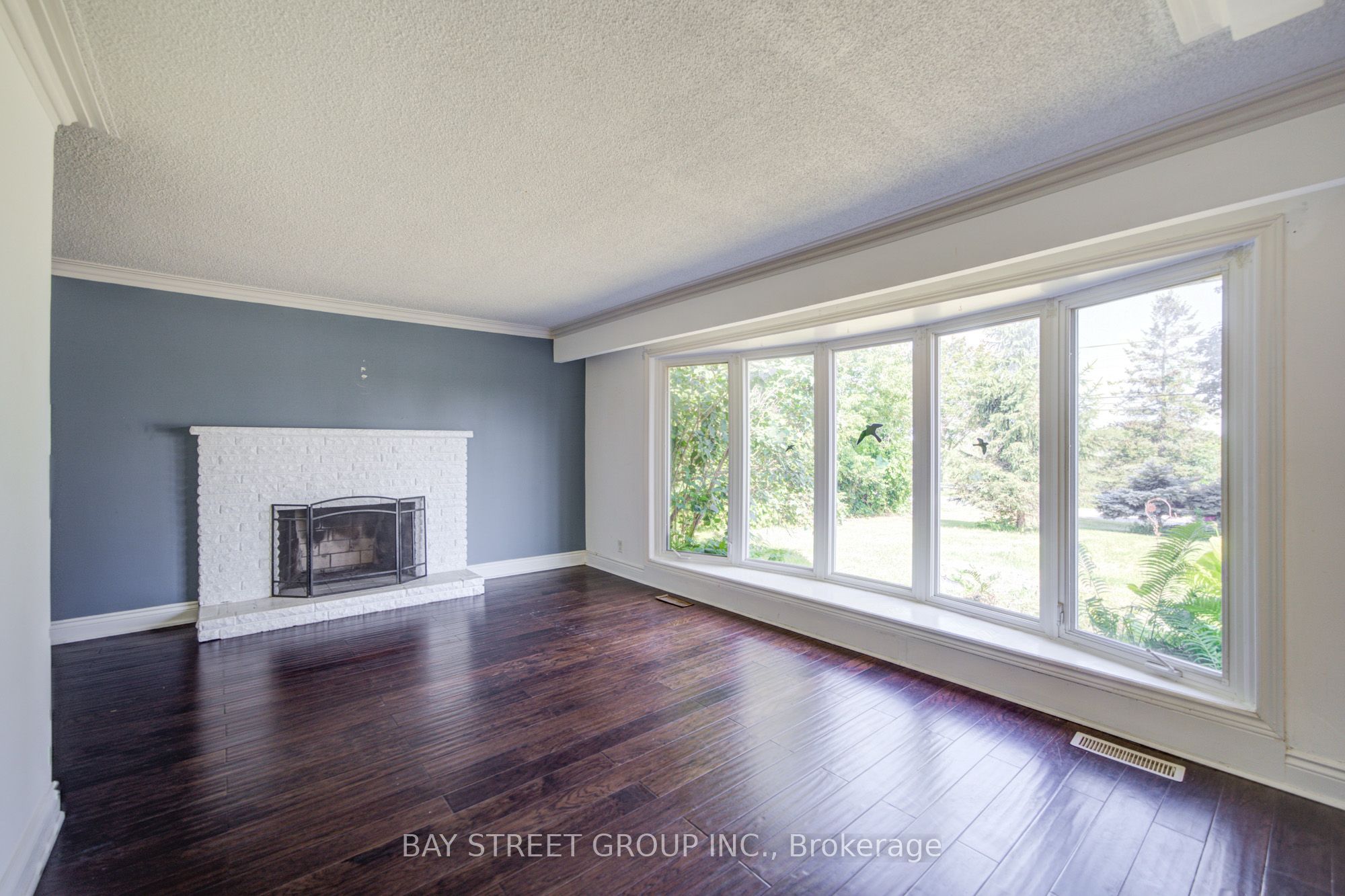 1421 Old Green Lane E Property Photo 9