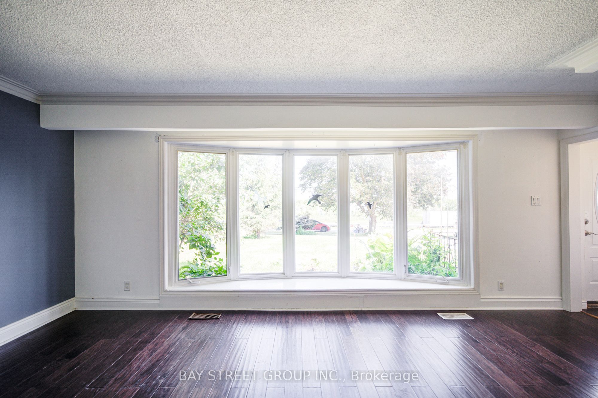 1421 Old Green Lane E Property Photo 10