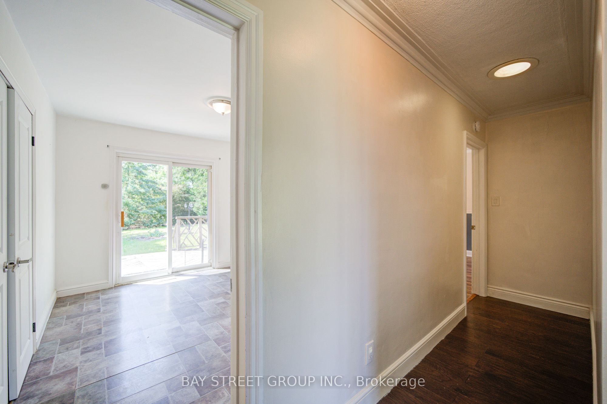 1421 Old Green Lane E Property Photo 16