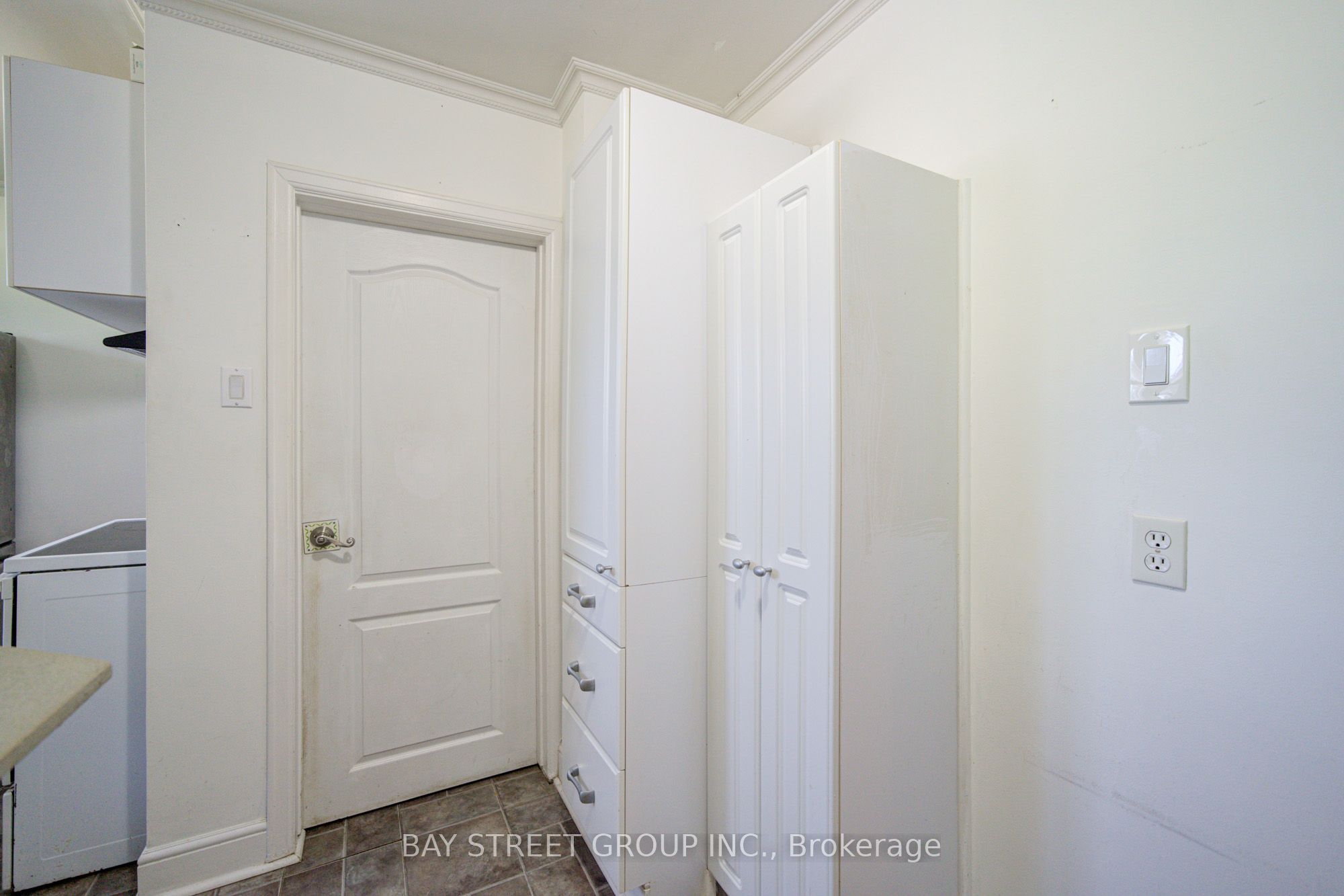 1421 Old Green Lane E Property Photo 17