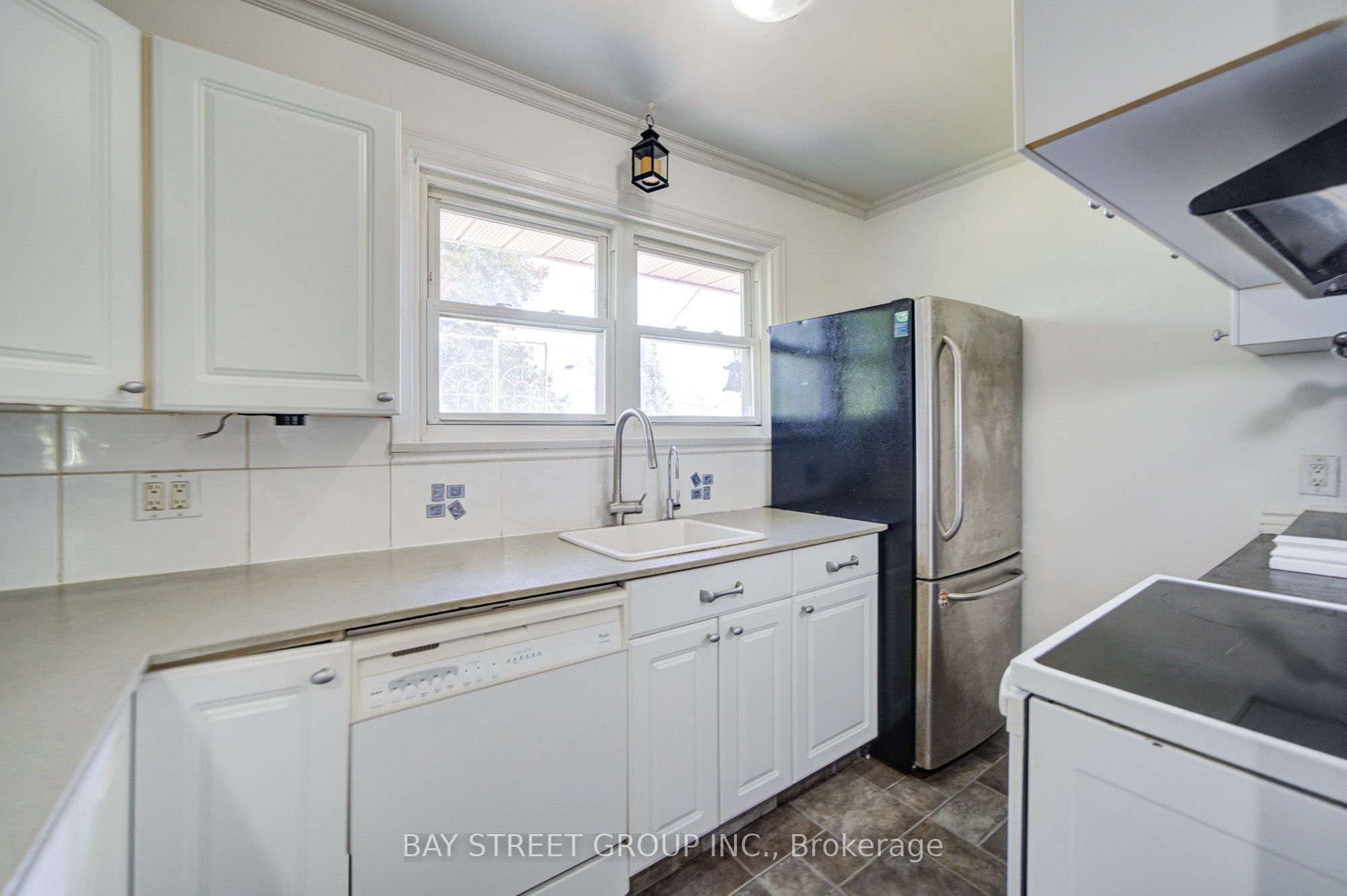 1421 Old Green Lane E Property Photo 18