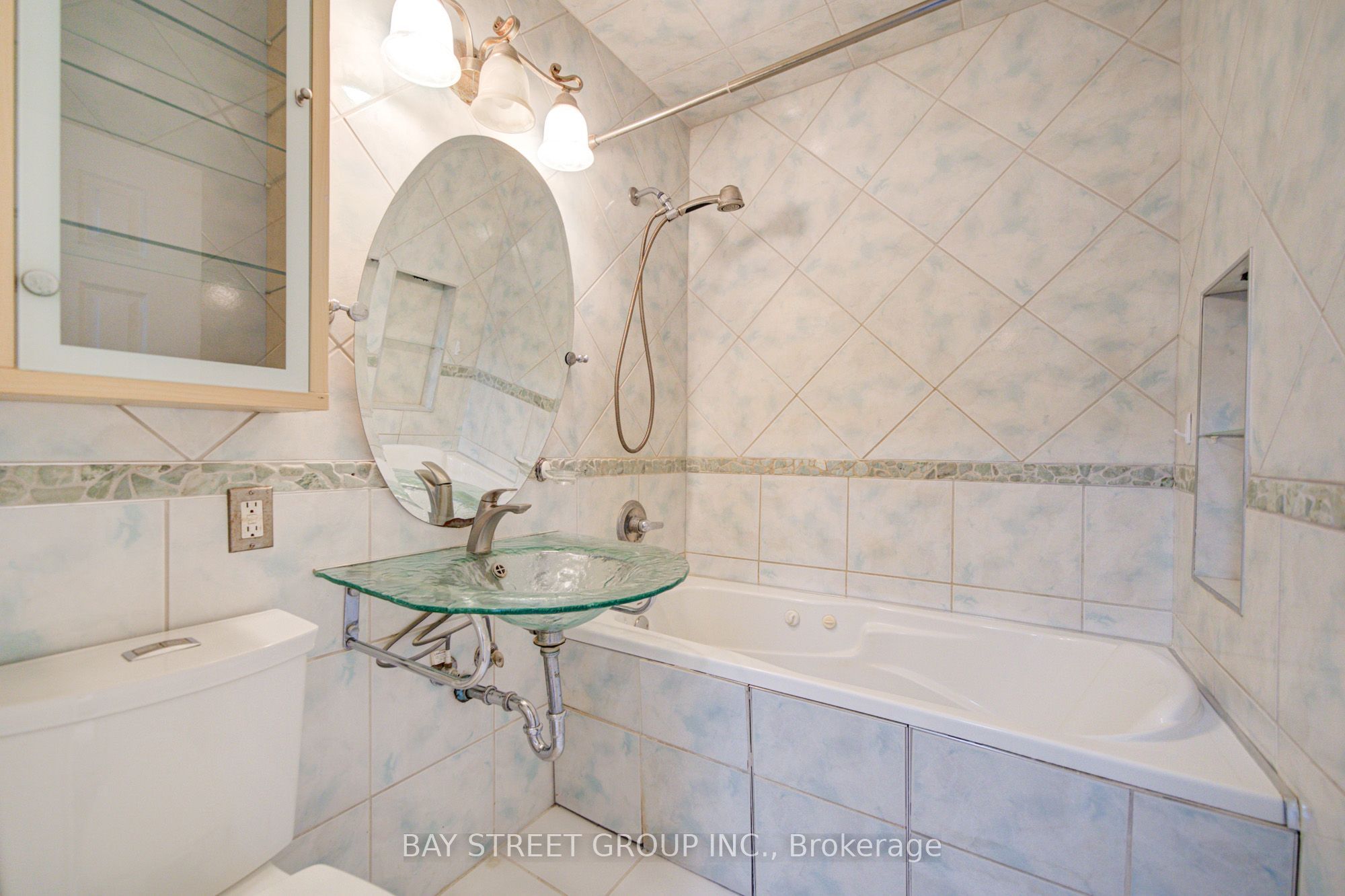 1421 Old Green Lane E Property Photo 21