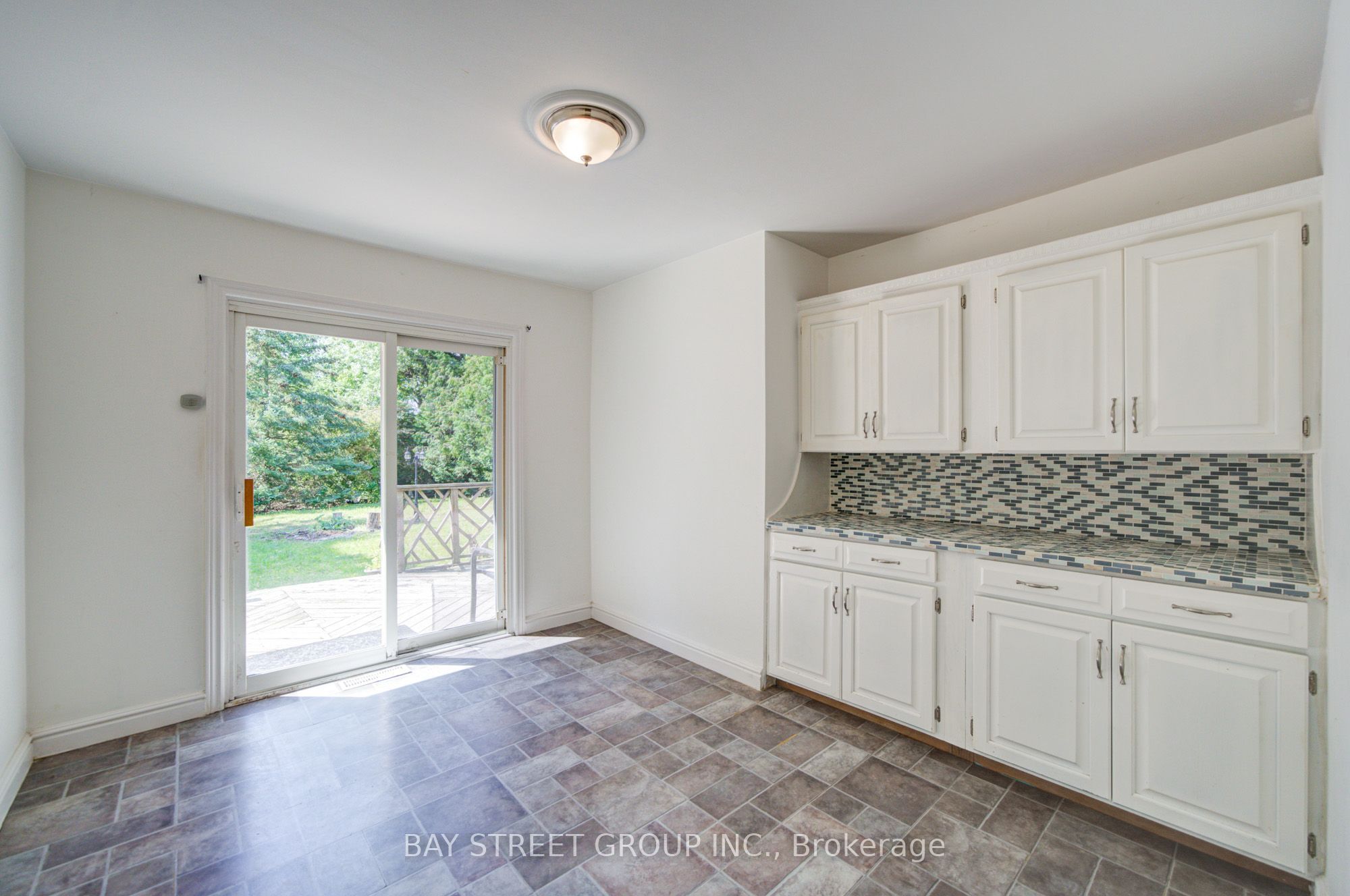1421 Old Green Lane E Property Photo 24