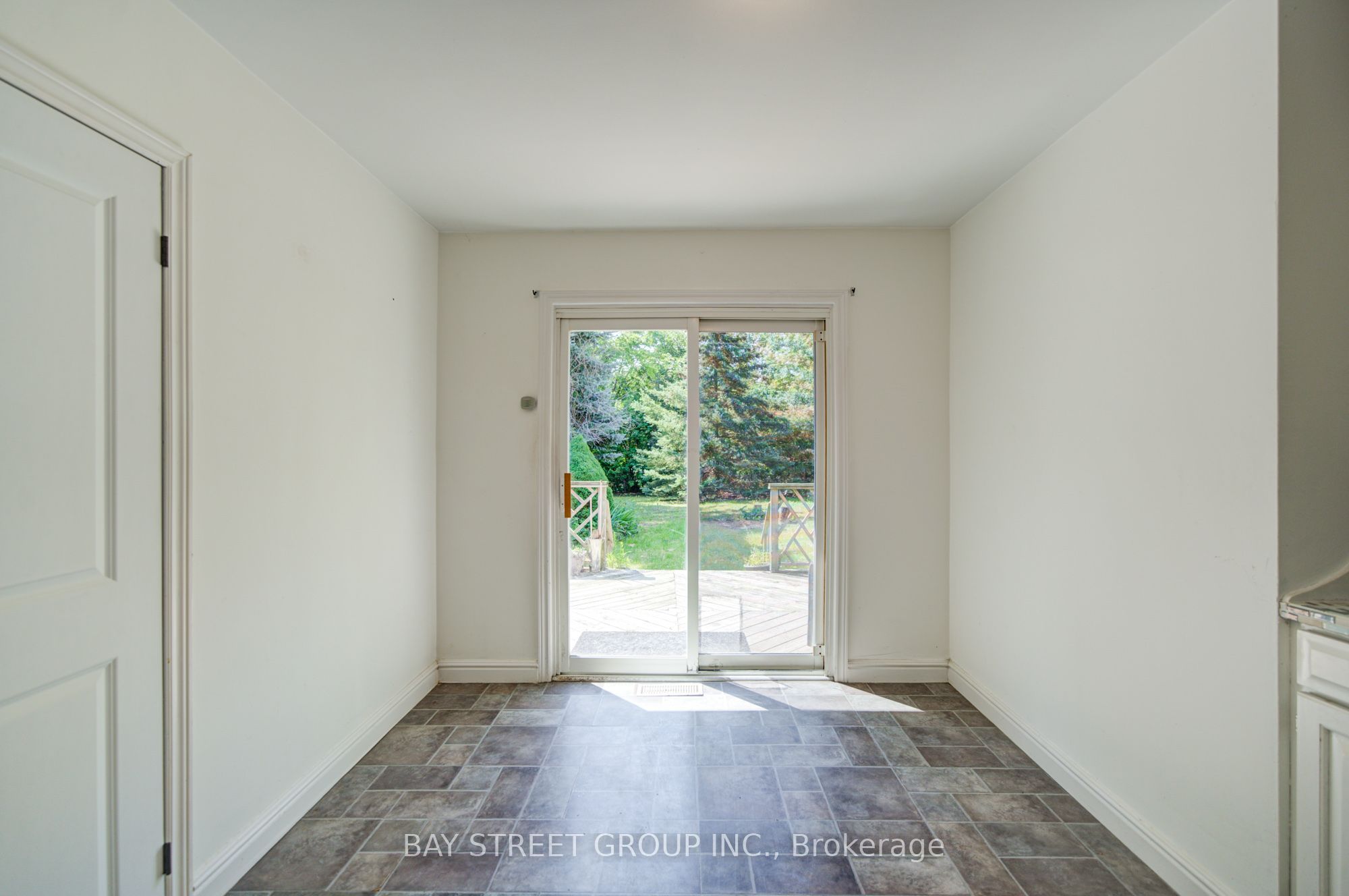 1421 Old Green Lane E Property Photo 25