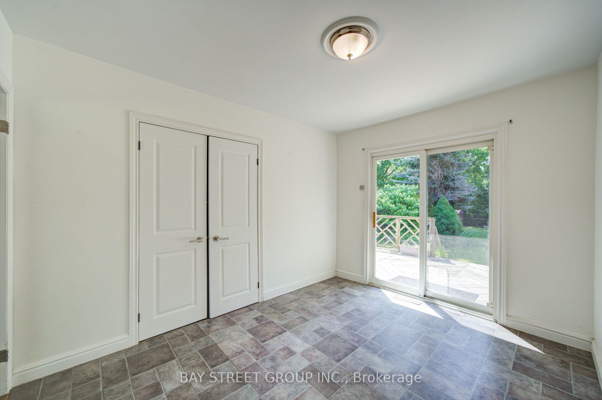 1421 Old Green Lane E Property Photo 26