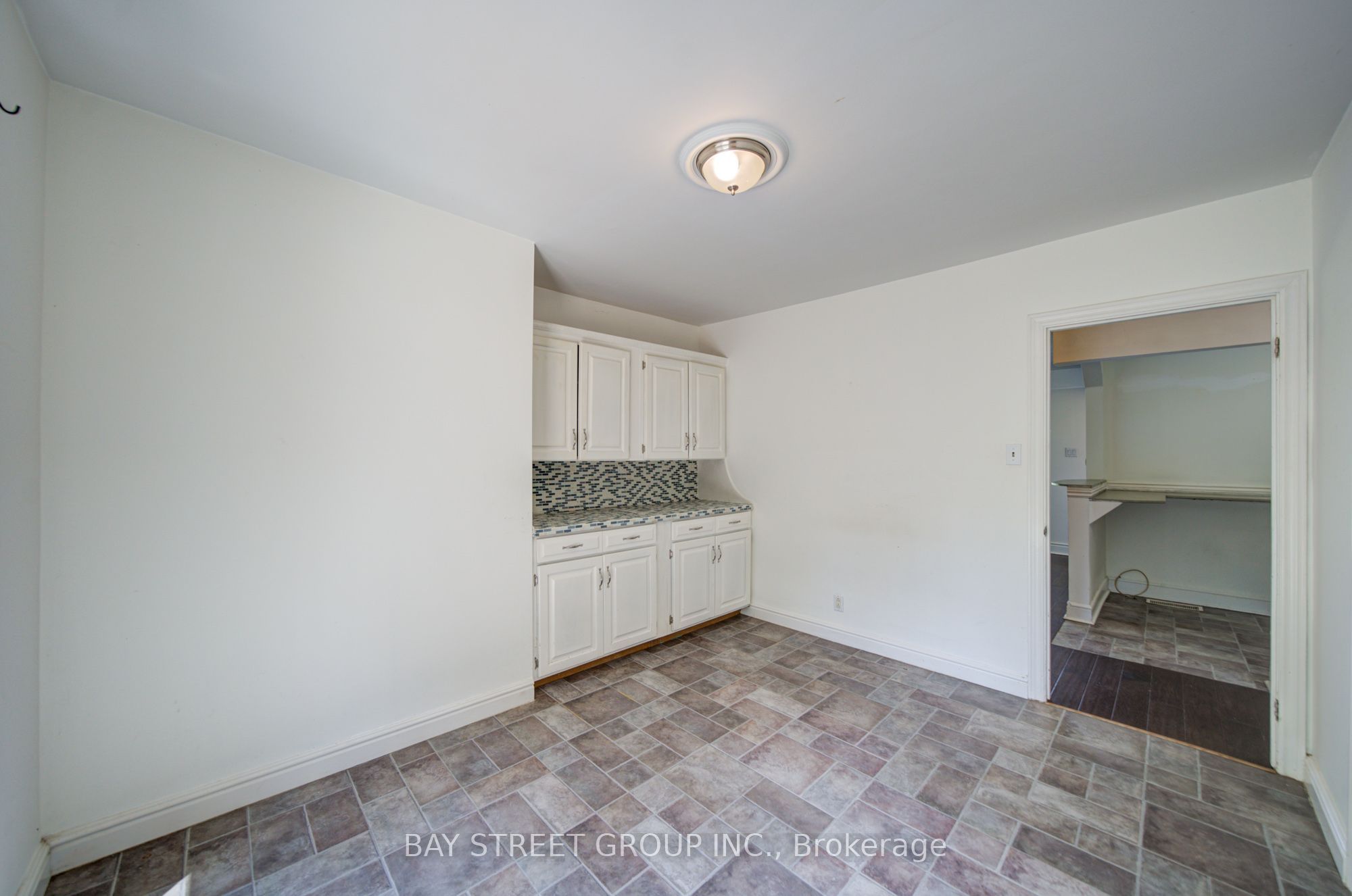 1421 Old Green Lane E Property Photo 27