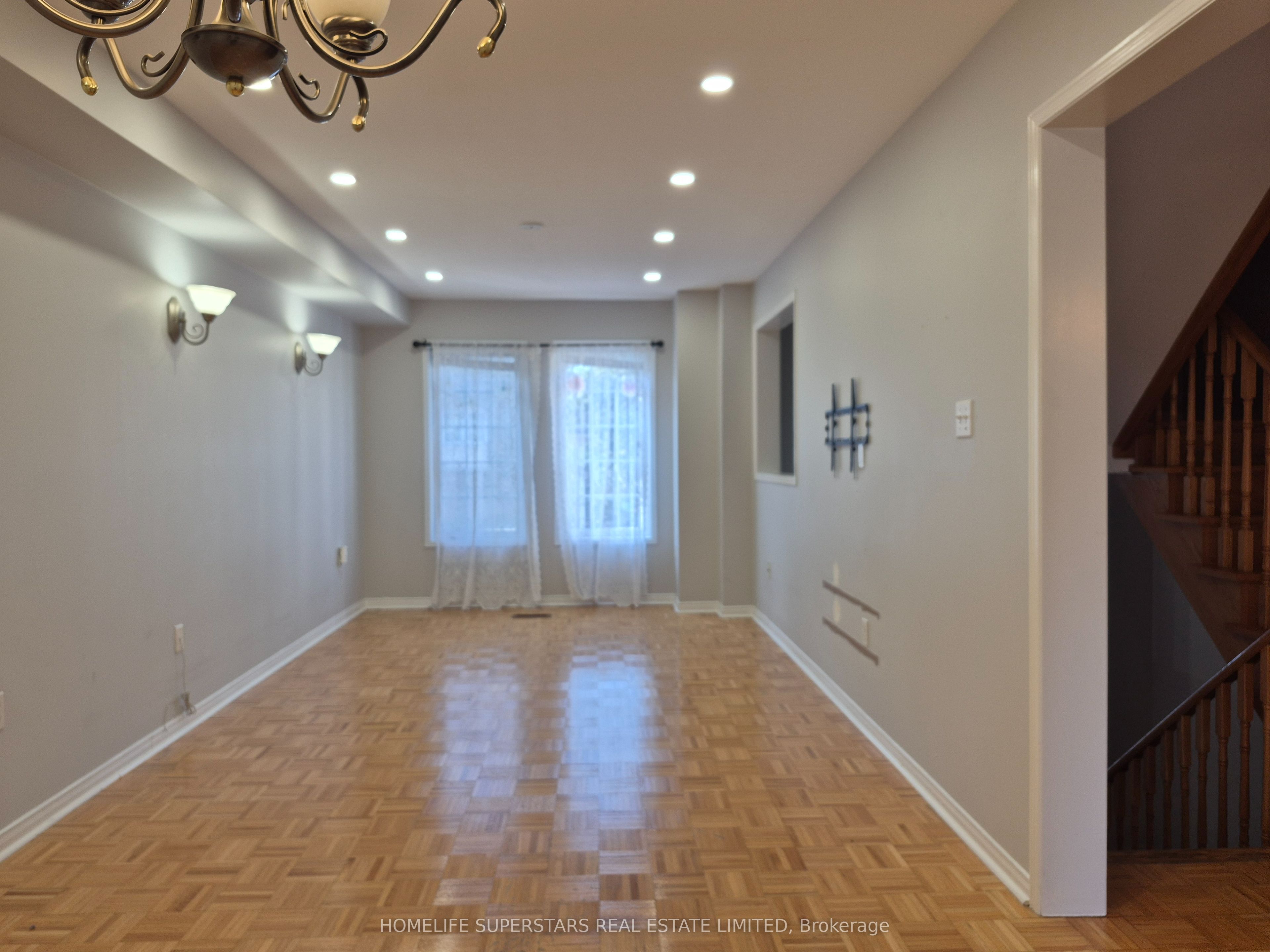 19 Foxchase Avenue 46 Property Photo 4
