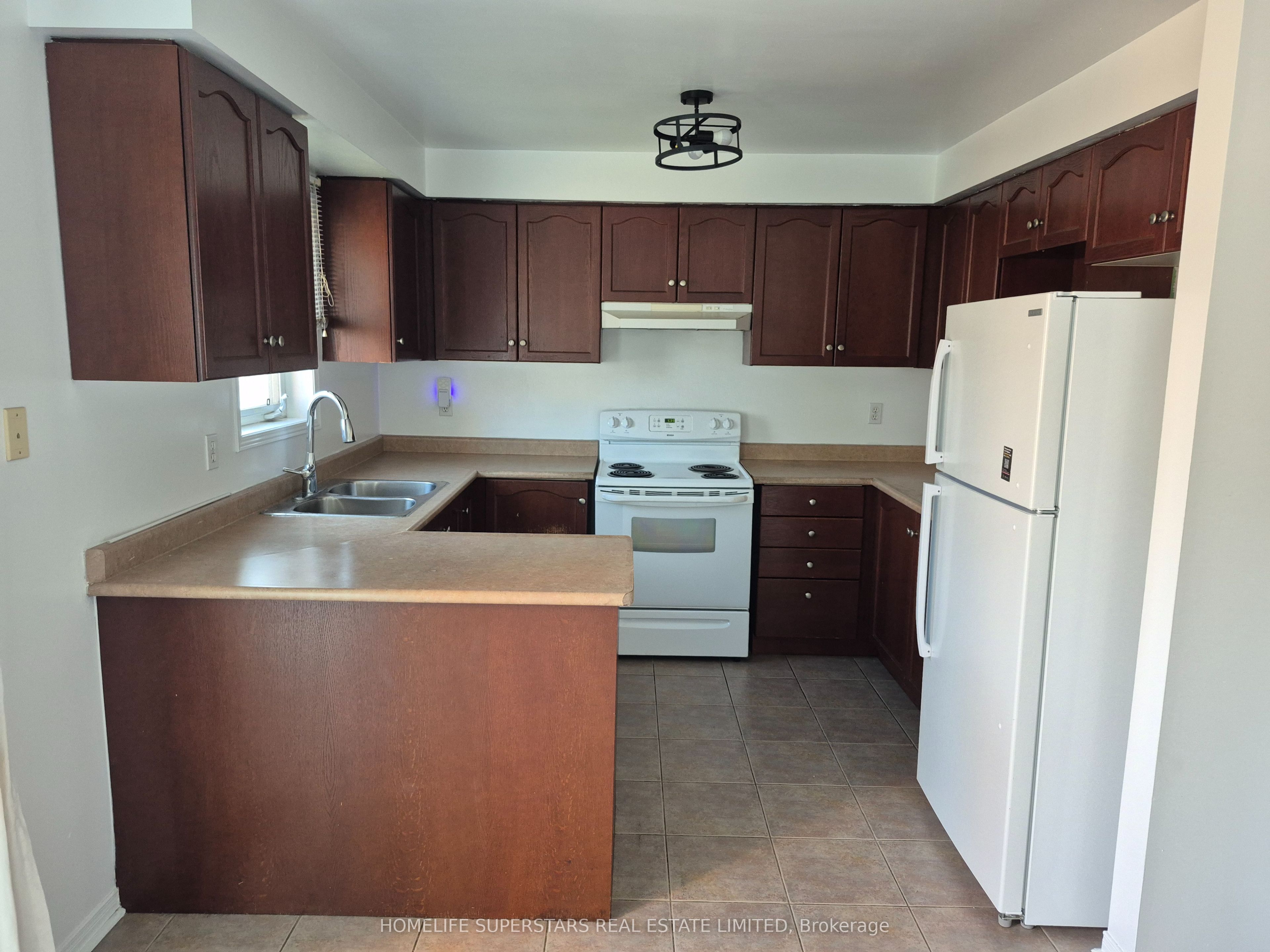 19 Foxchase Avenue 46 Property Photo 5