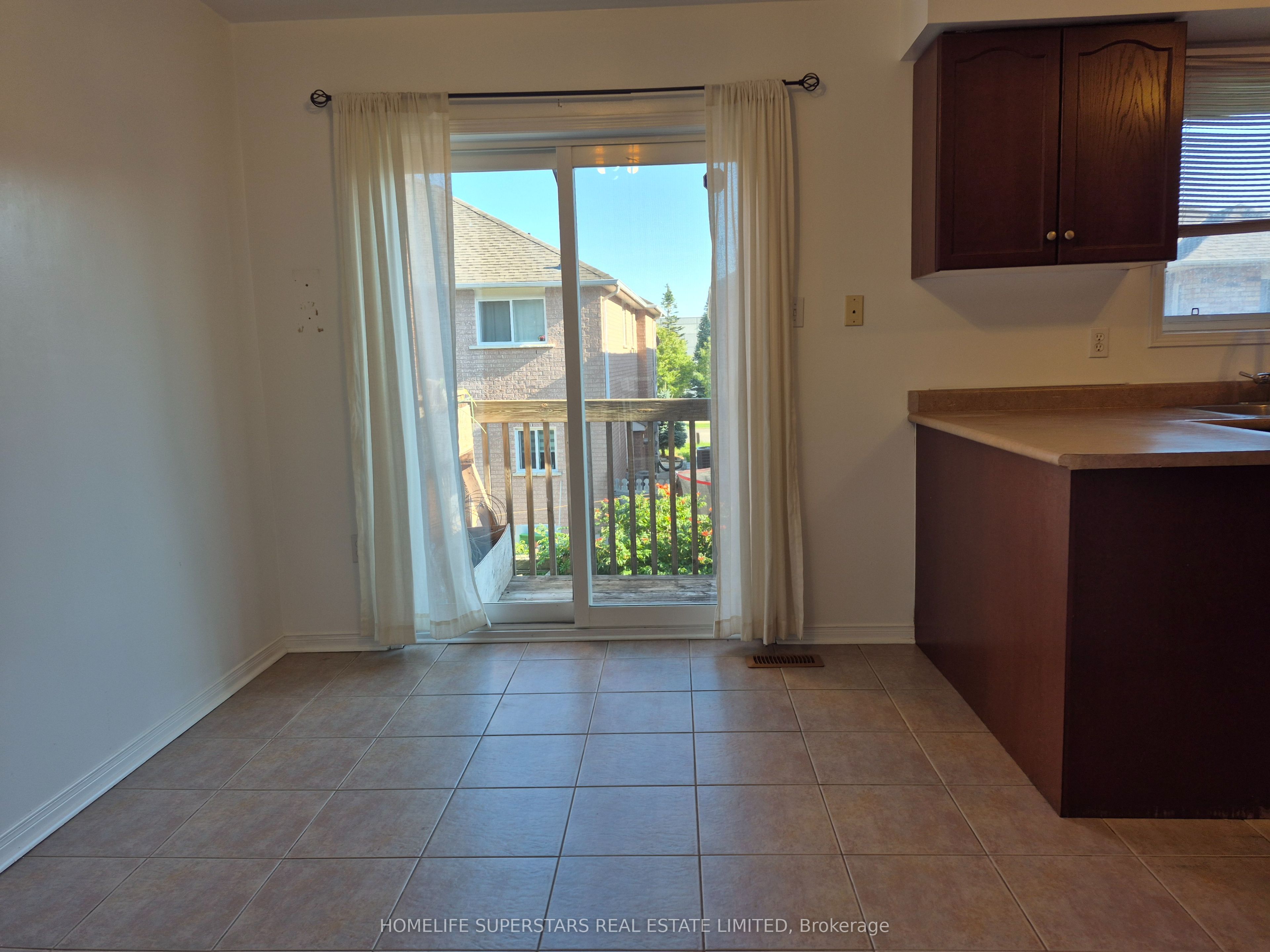19 Foxchase Avenue 46 Property Photo 6