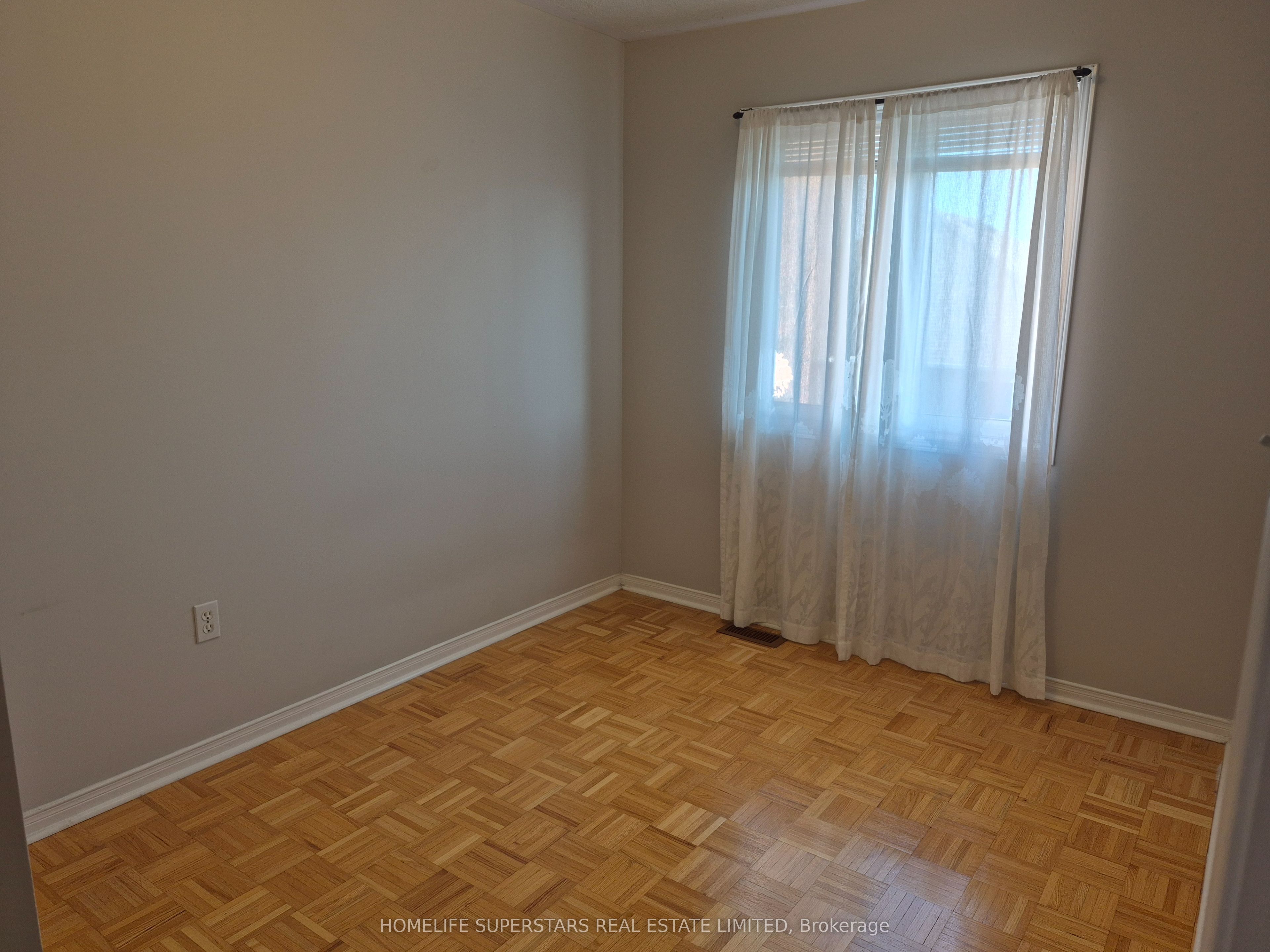 19 Foxchase Avenue 46 Property Photo 13