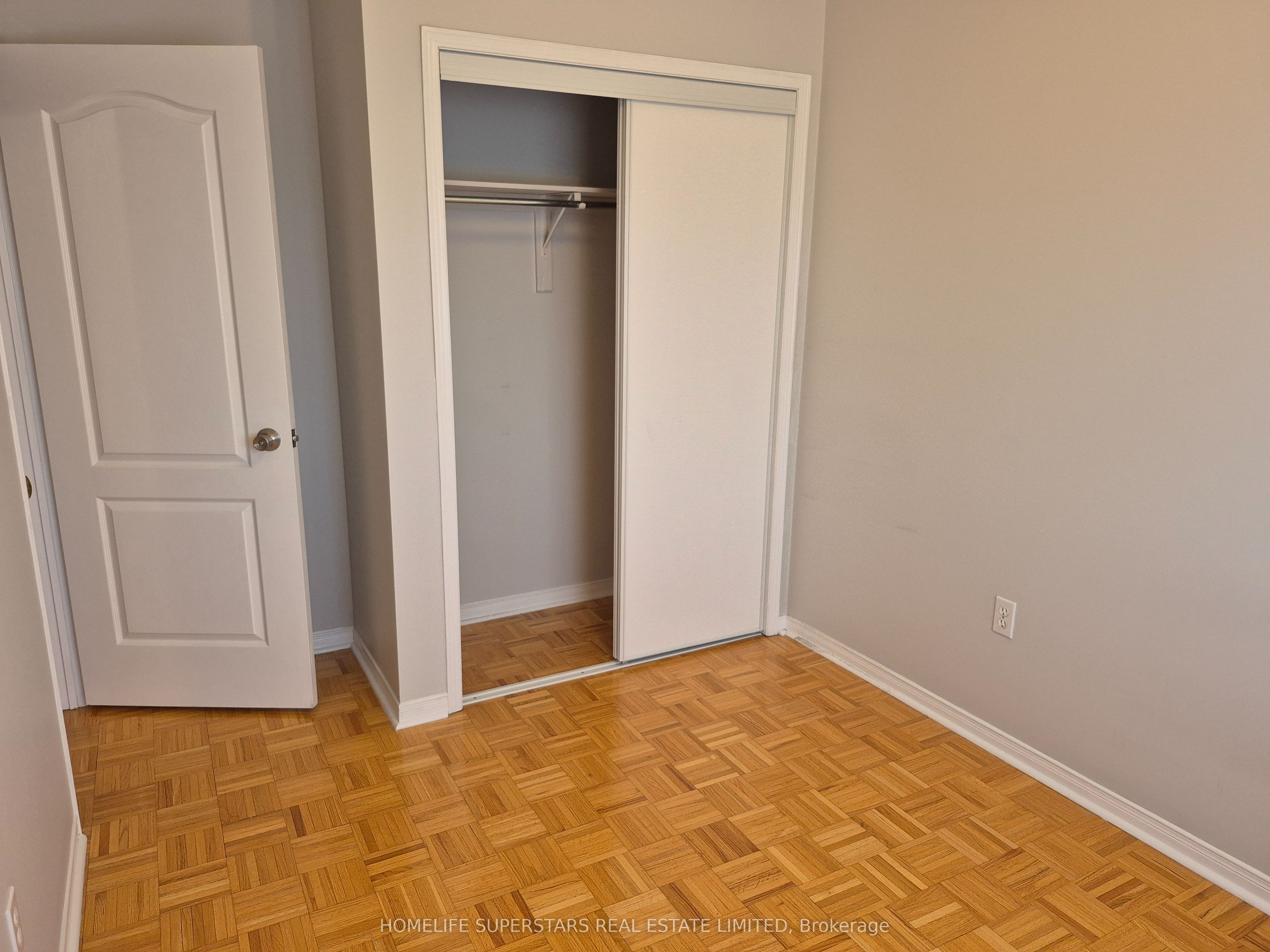19 Foxchase Avenue 46 Property Photo 15