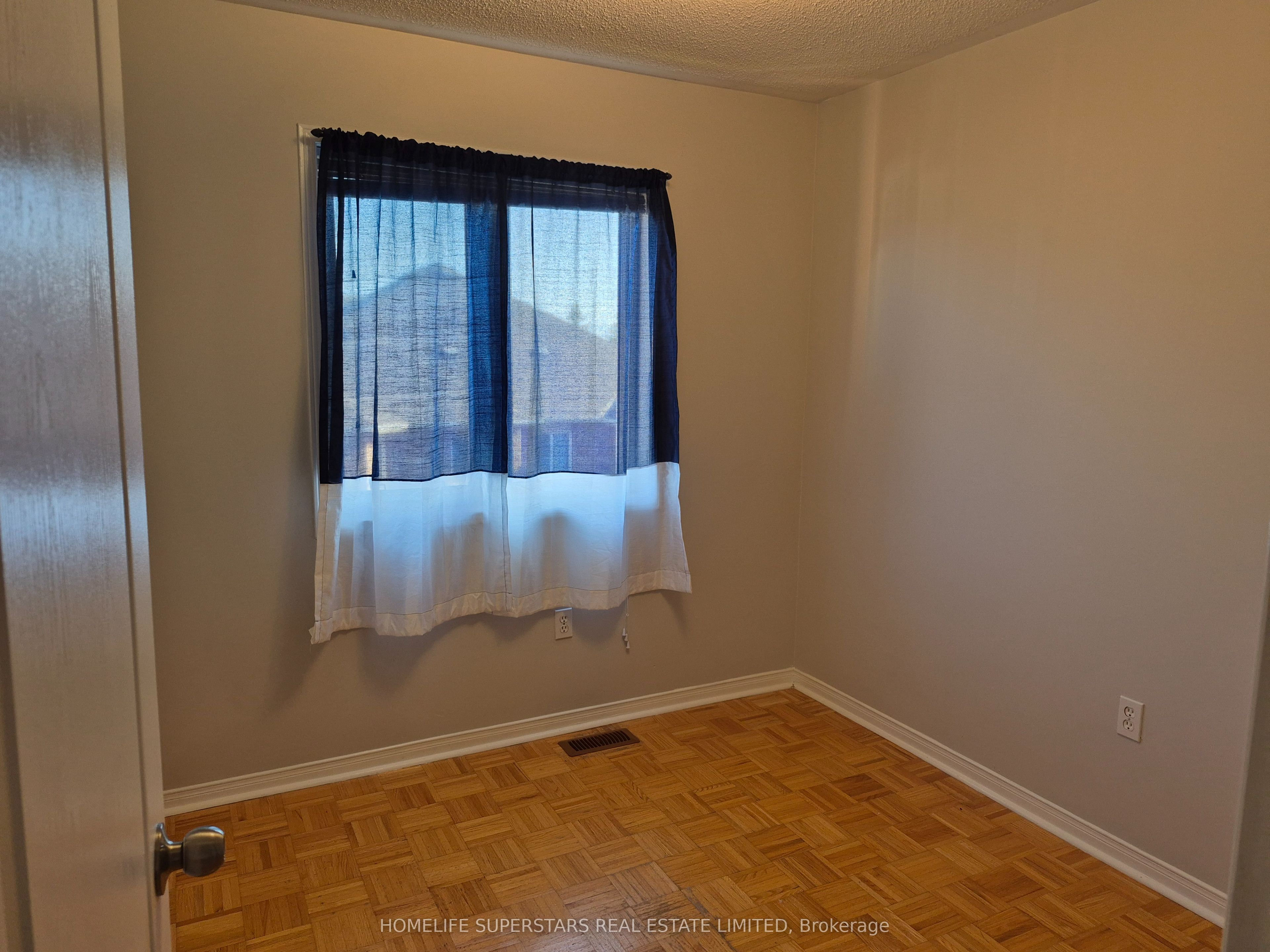 19 Foxchase Avenue 46 Property Photo 16
