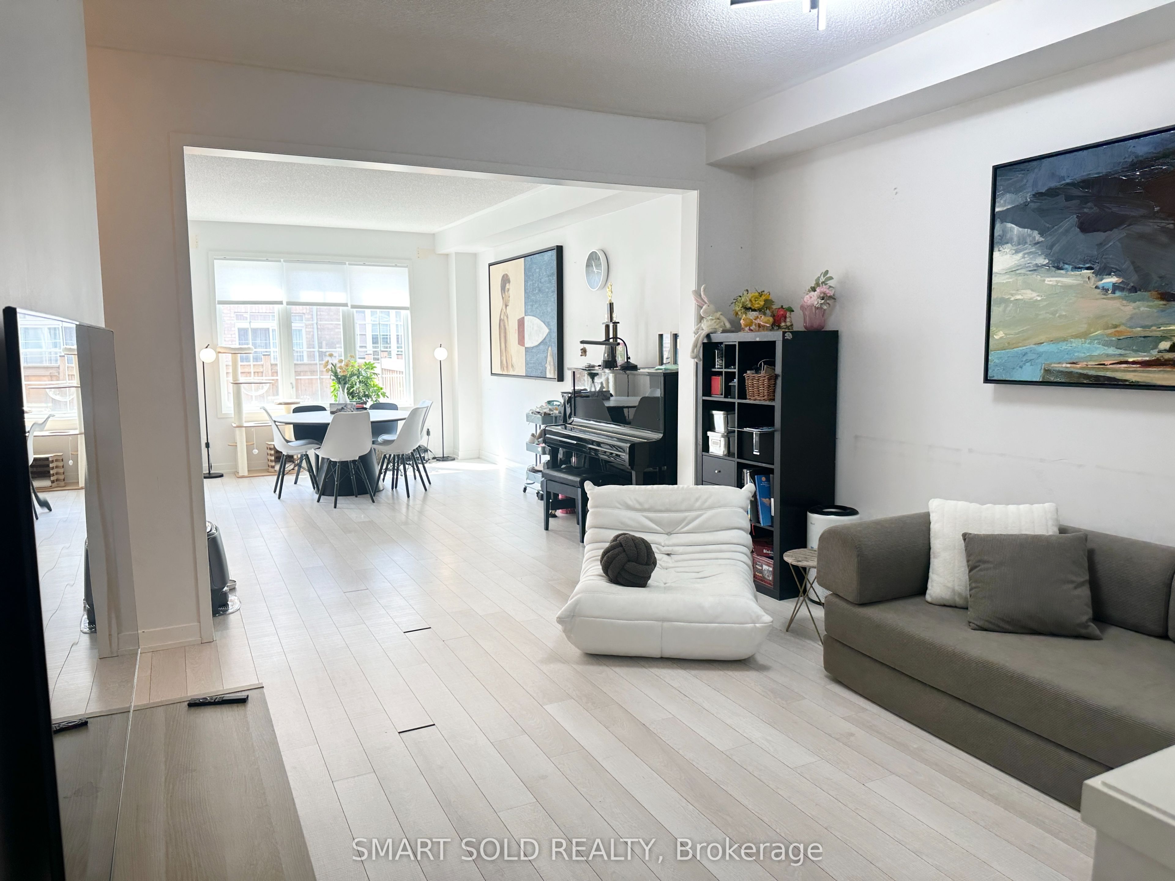 25 Avonmore Trail Property Photo 4