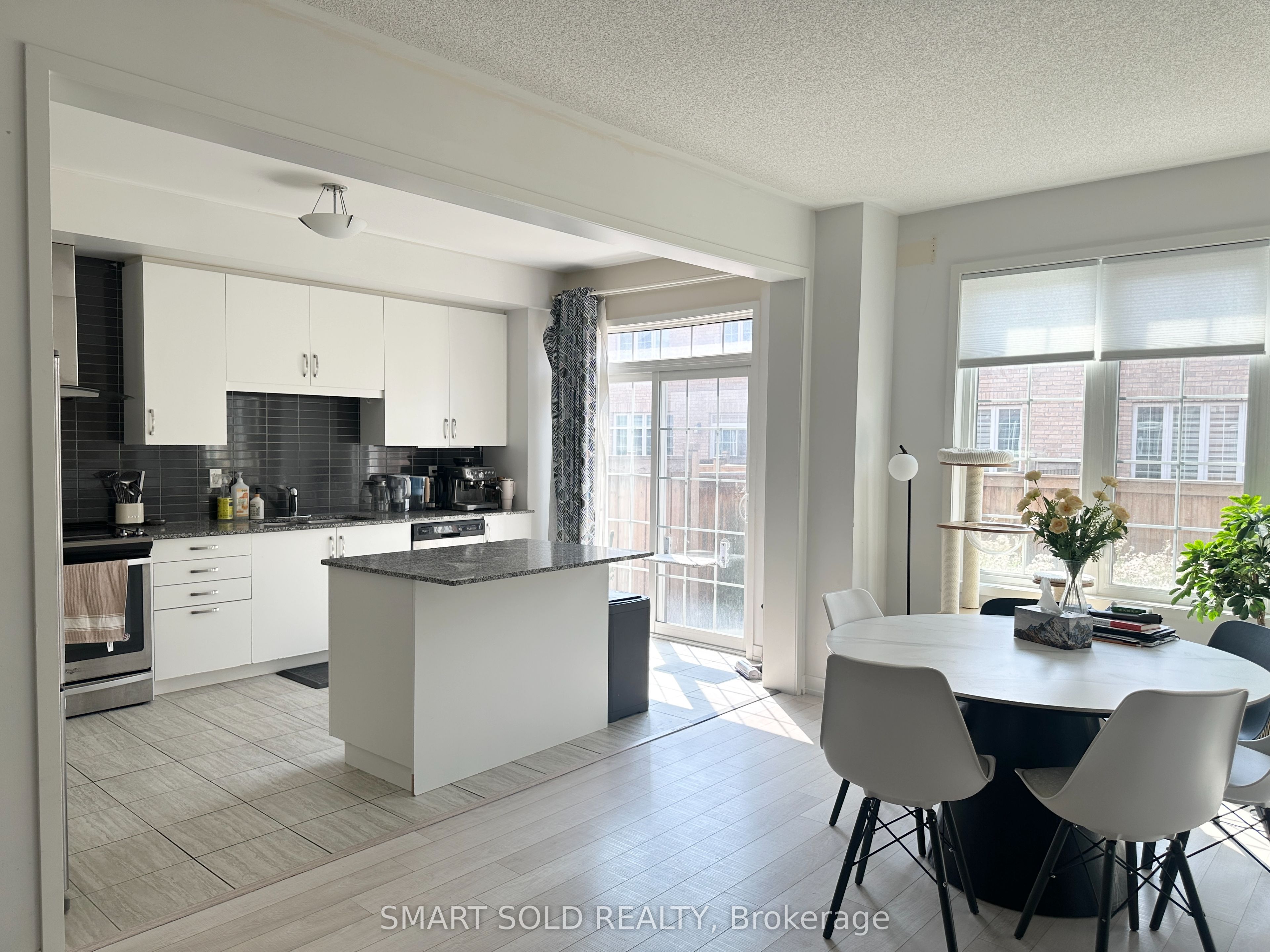 25 Avonmore Trail Property Photo 6