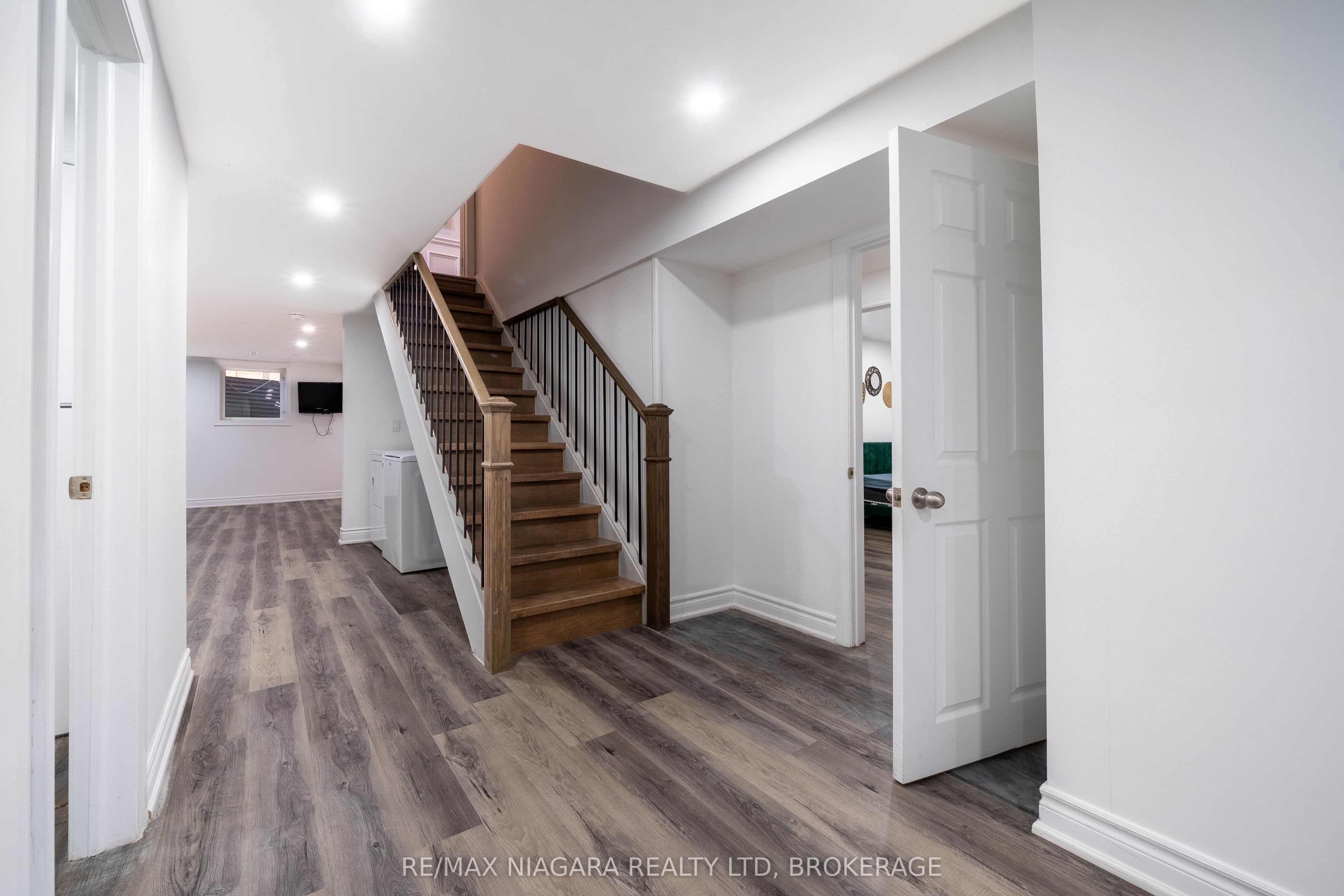 2 Aitken Circle Property Photo 34