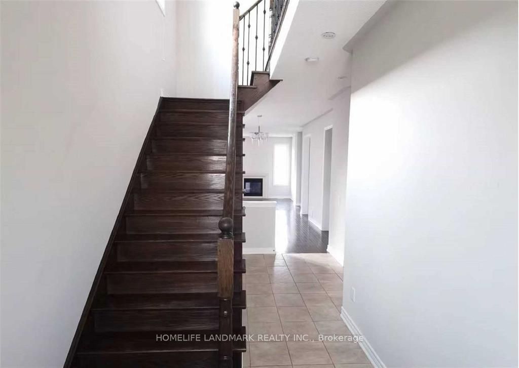 77 Reynolds Crescent Property Photo 1