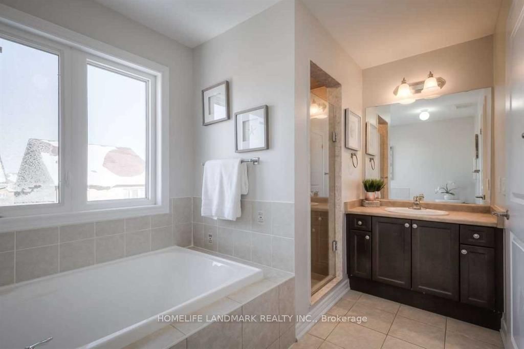 77 Reynolds Crescent Property Photo 6