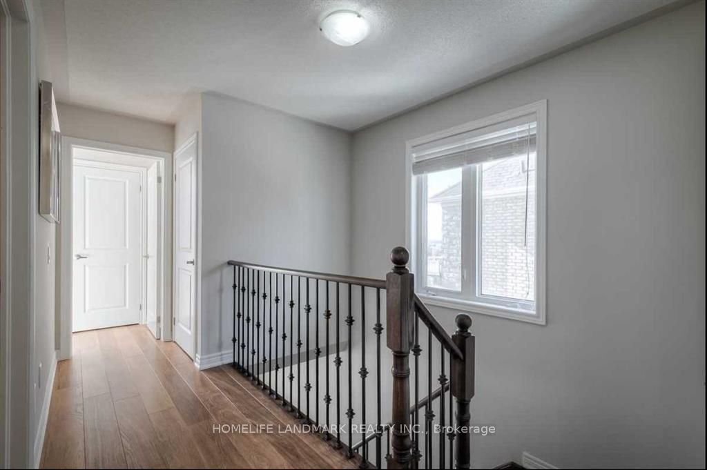 77 Reynolds Crescent Property Photo 7