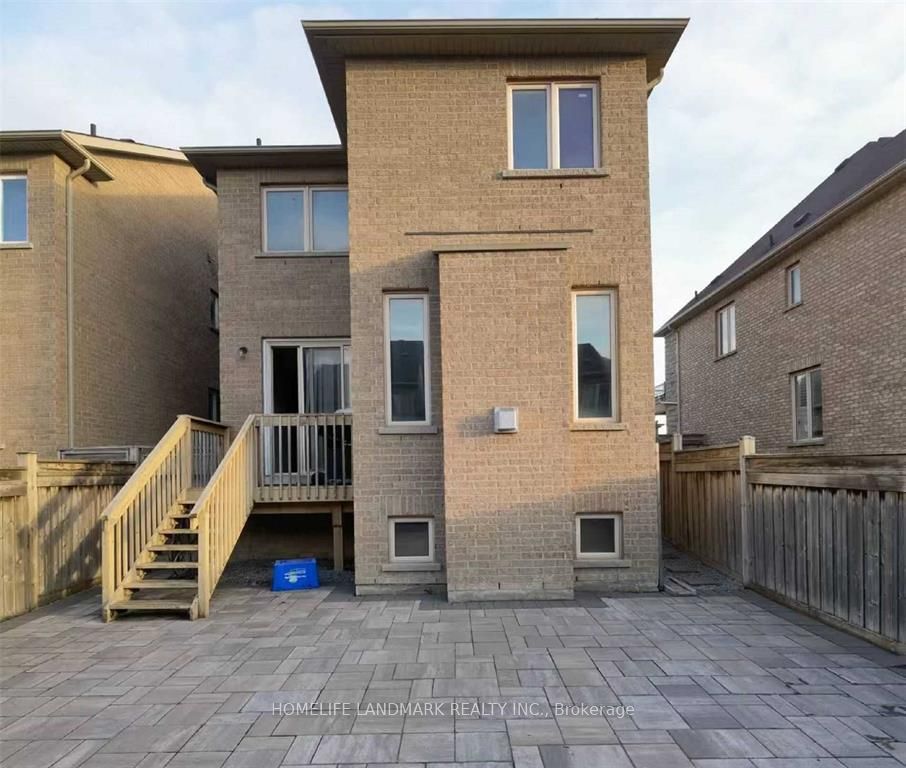 77 Reynolds Crescent Property Photo 11