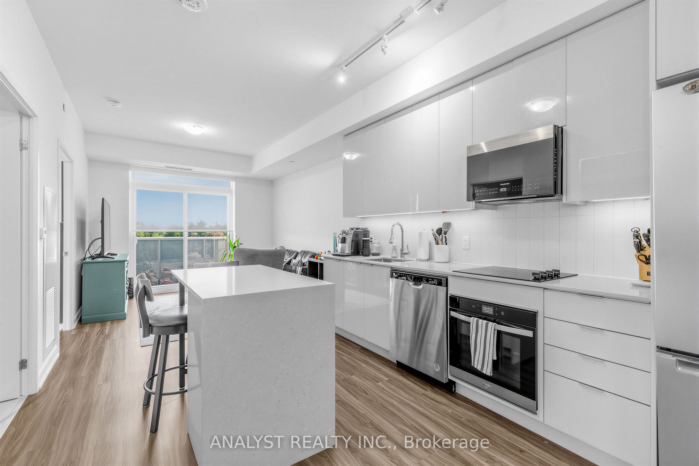 498 Caldari Road 522 Property Photo 3