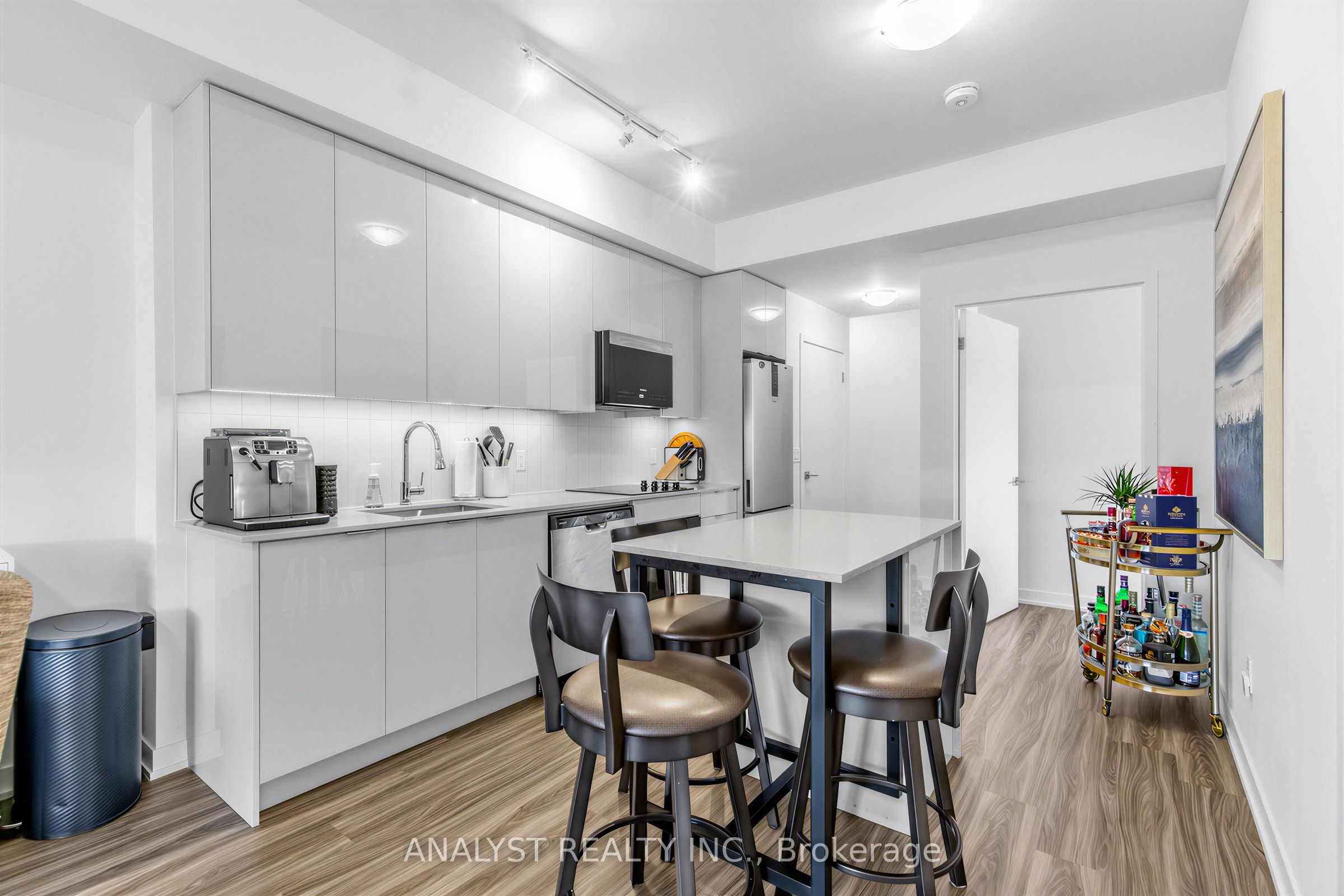 498 Caldari Road 522 Property Photo 4