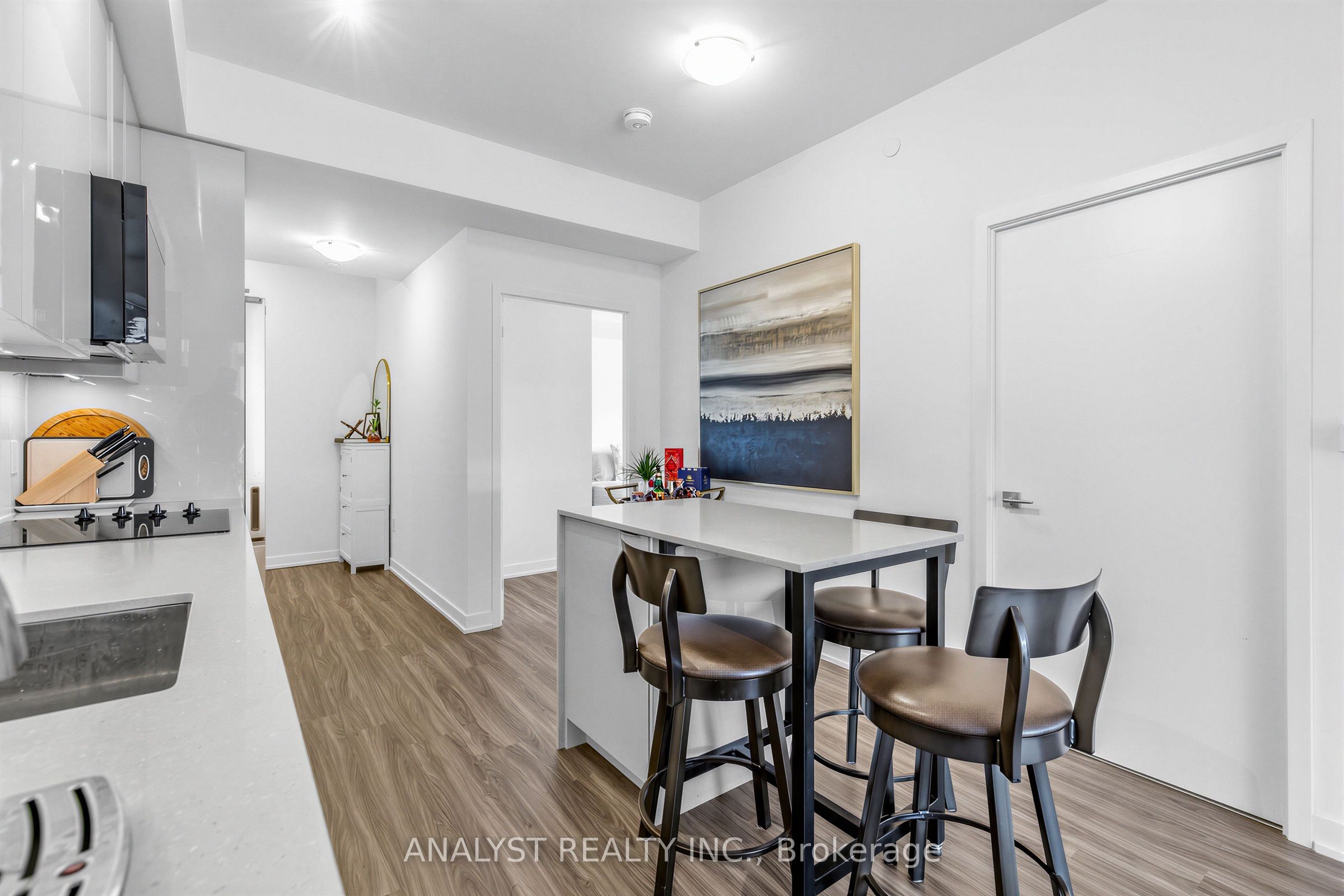 498 Caldari Road 522 Property Photo 6