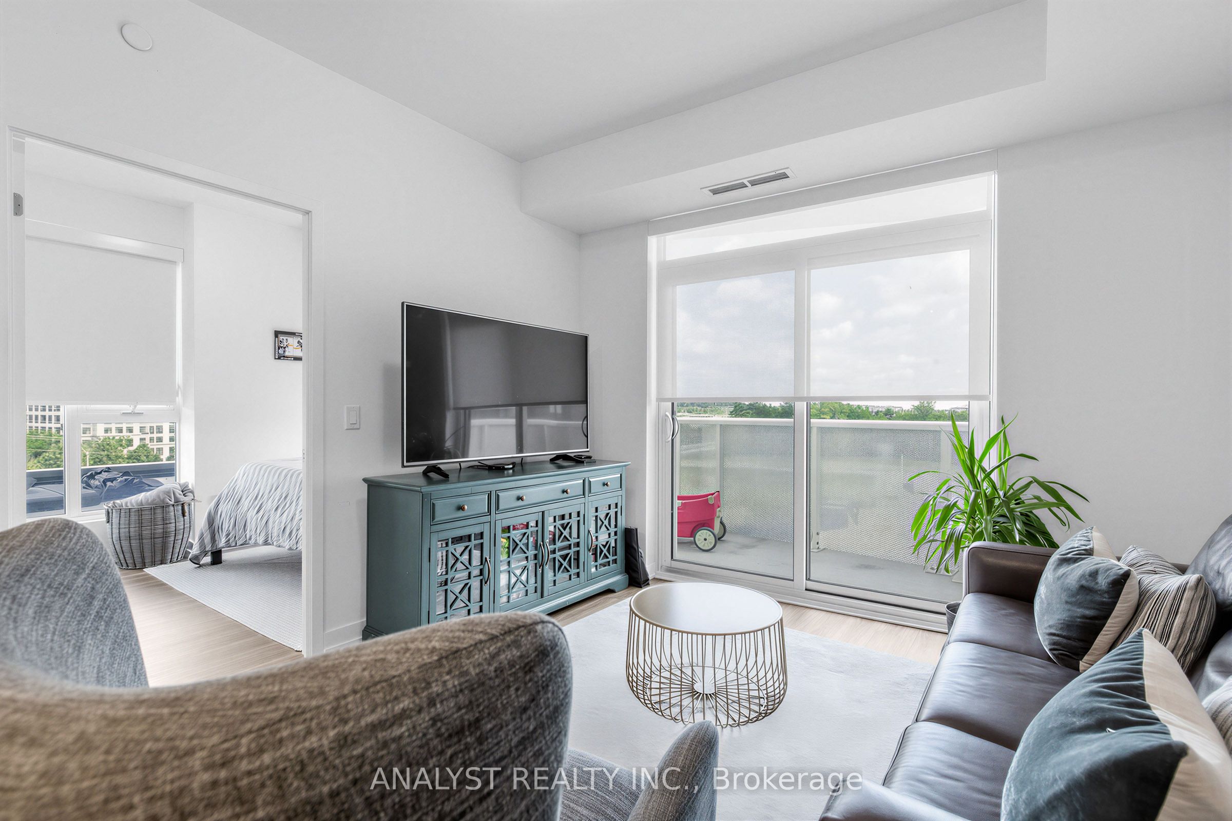 498 Caldari Road 522 Property Photo 10