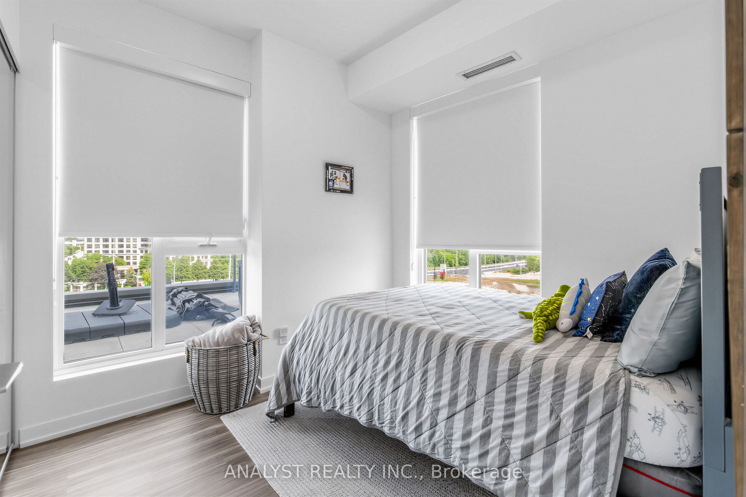 498 Caldari Road 522 Property Photo 11