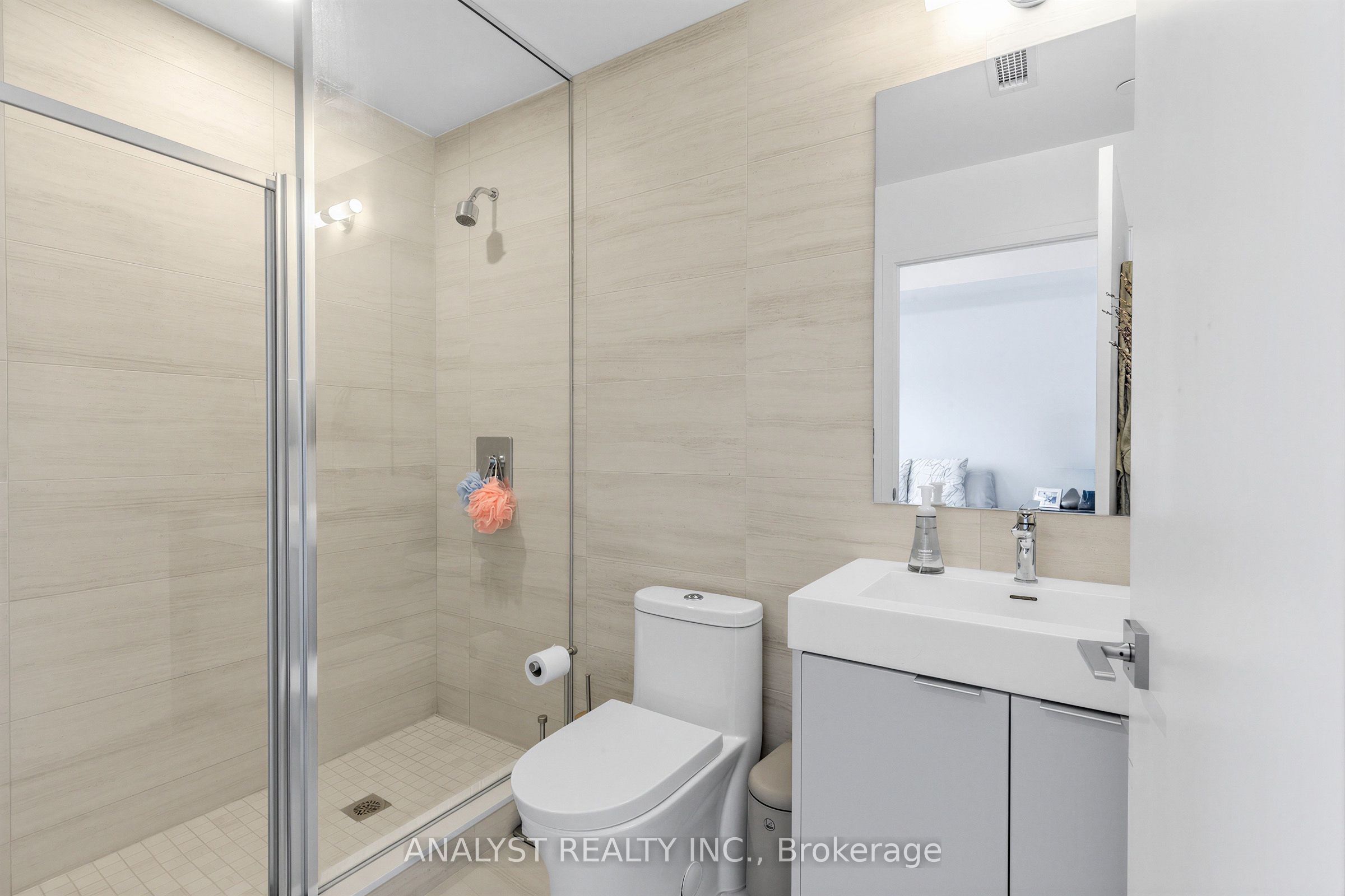 498 Caldari Road 522 Property Photo 14
