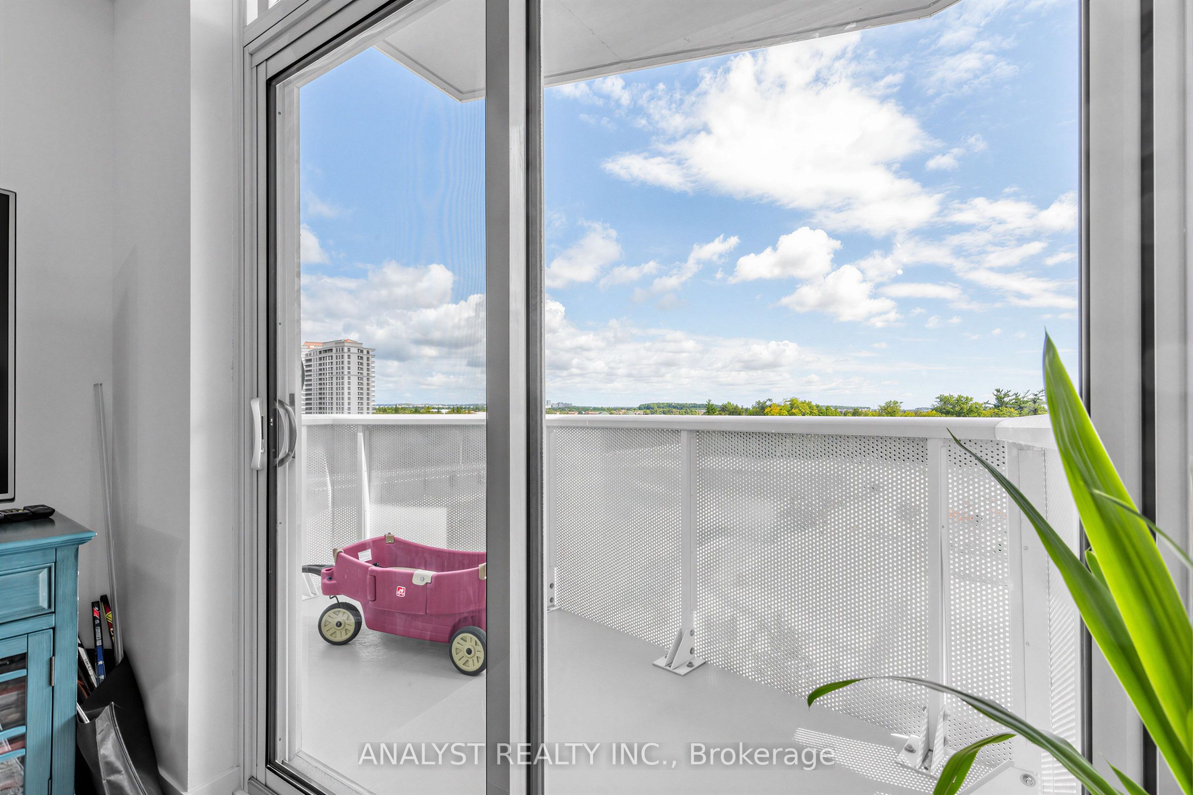 498 Caldari Road 522 Property Photo 18