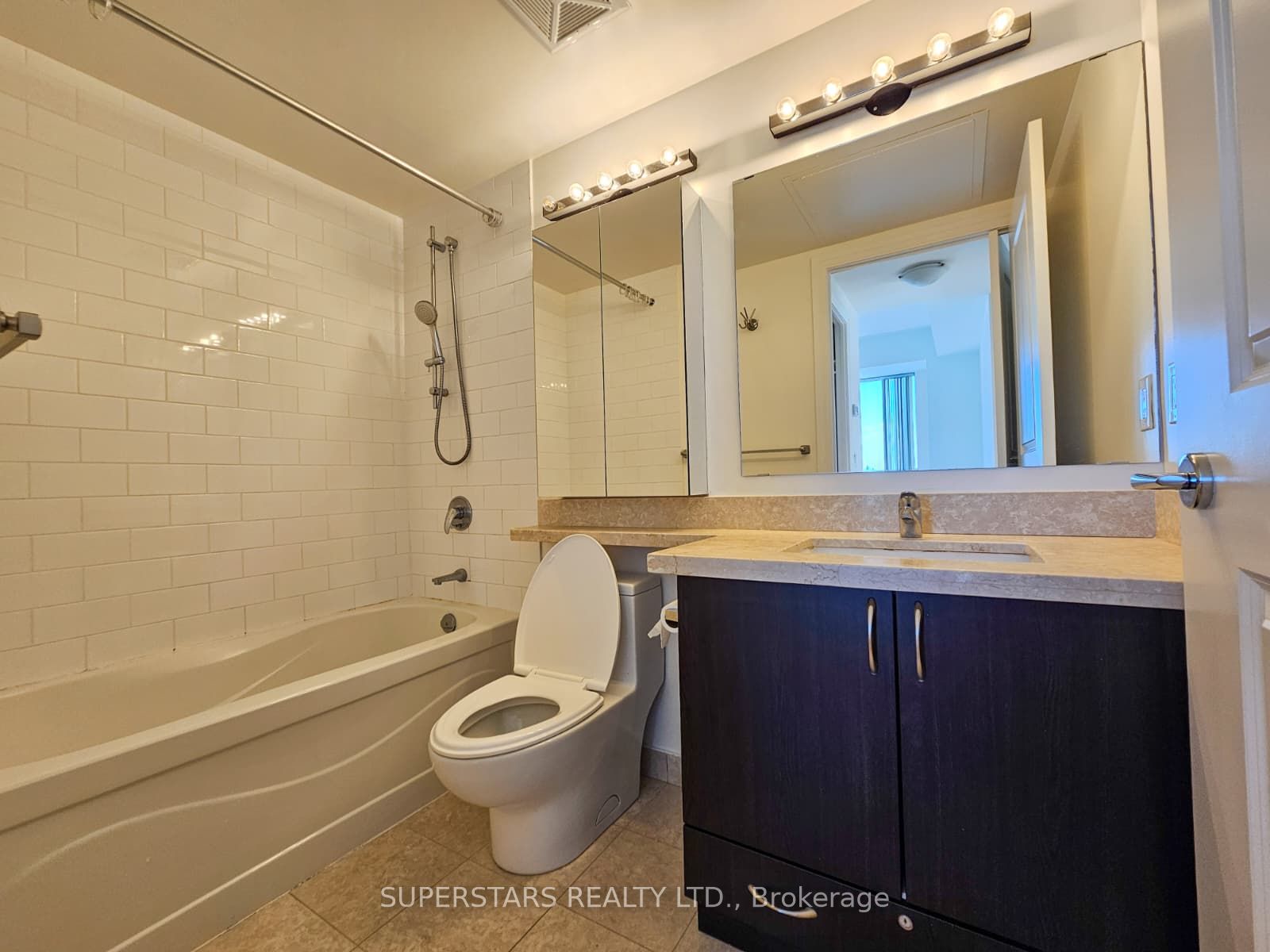 1 Upper Duke Crescent 509 Property Photo 16