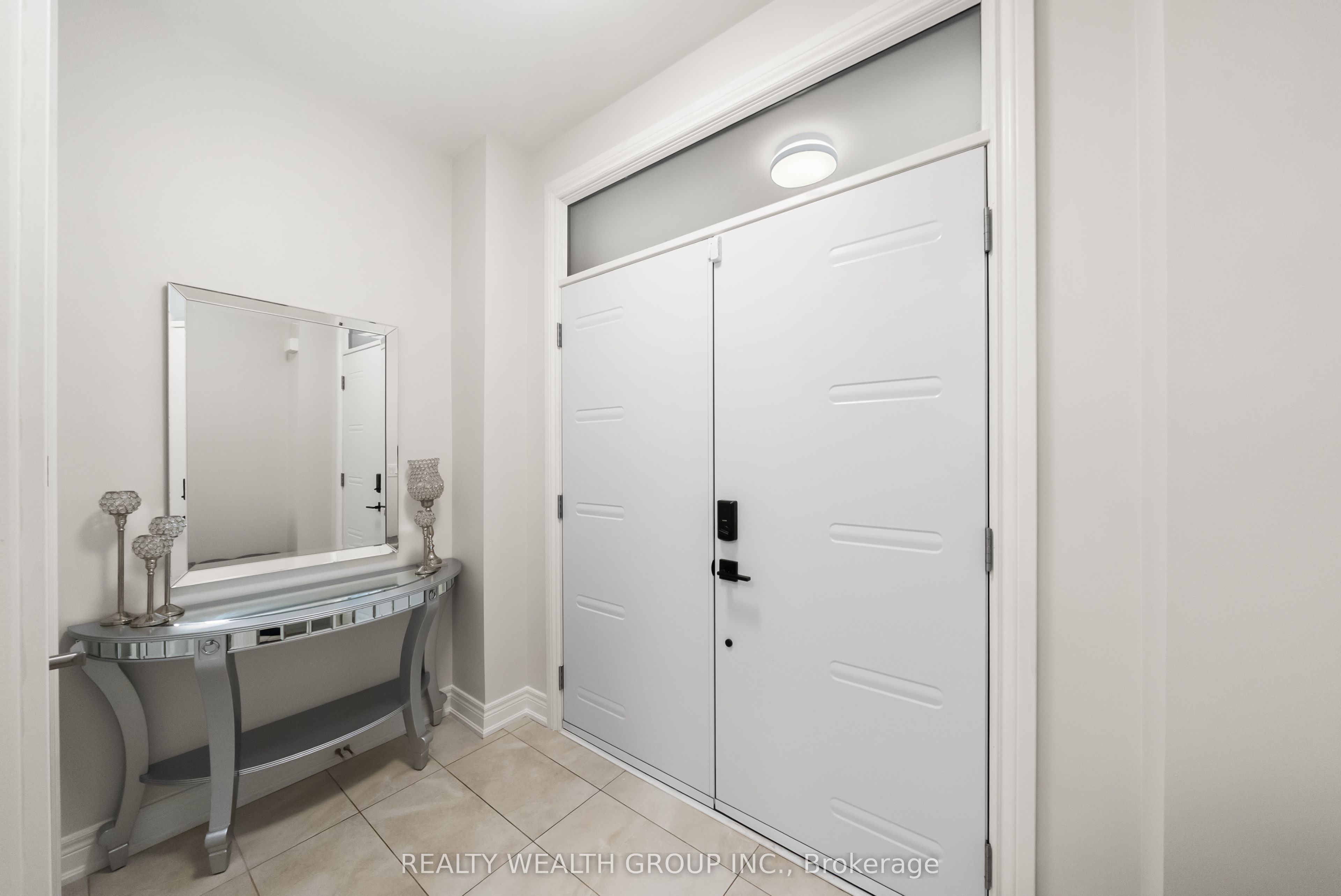 42 Mondial Crescent Property Photo 2