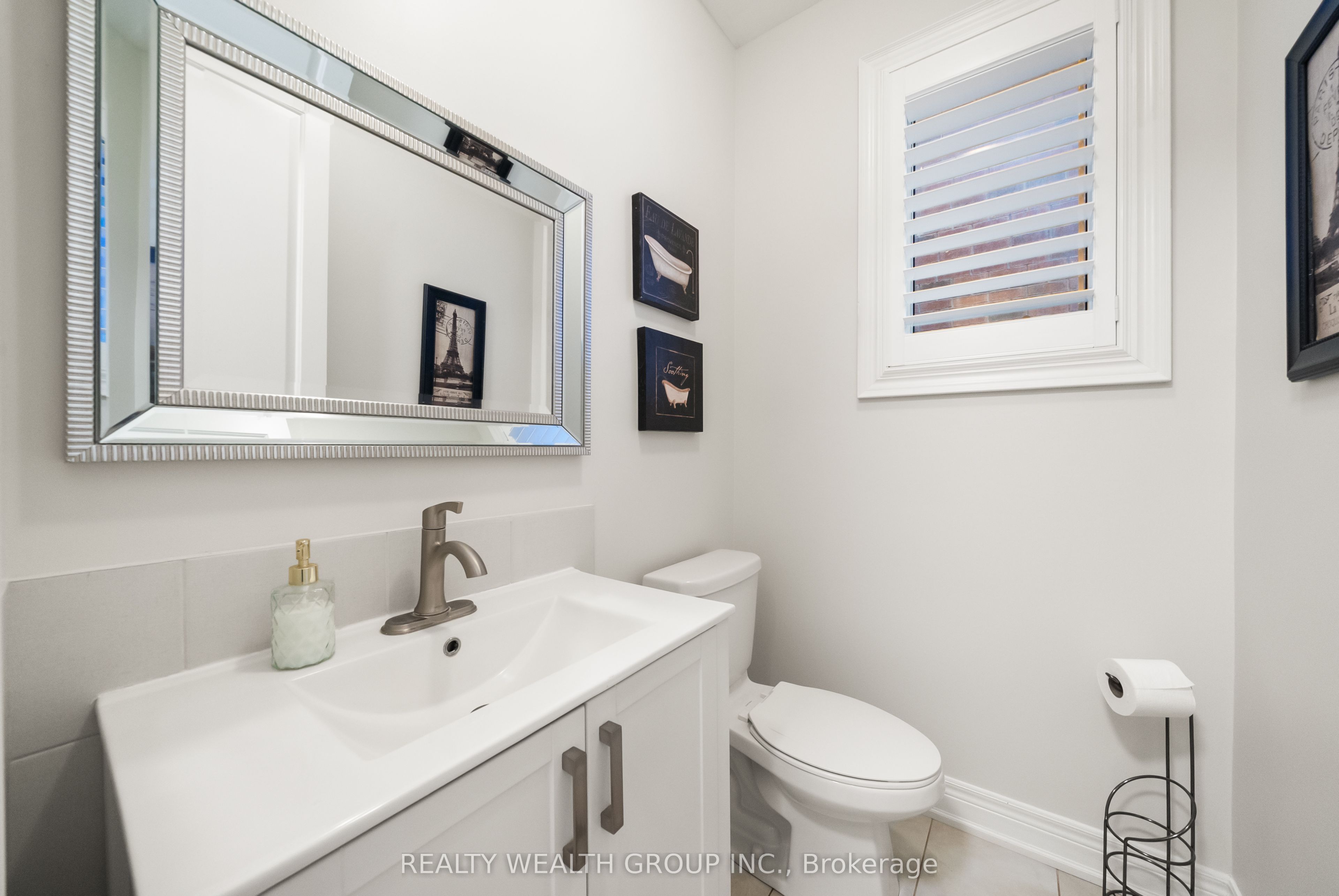 42 Mondial Crescent Property Photo 13