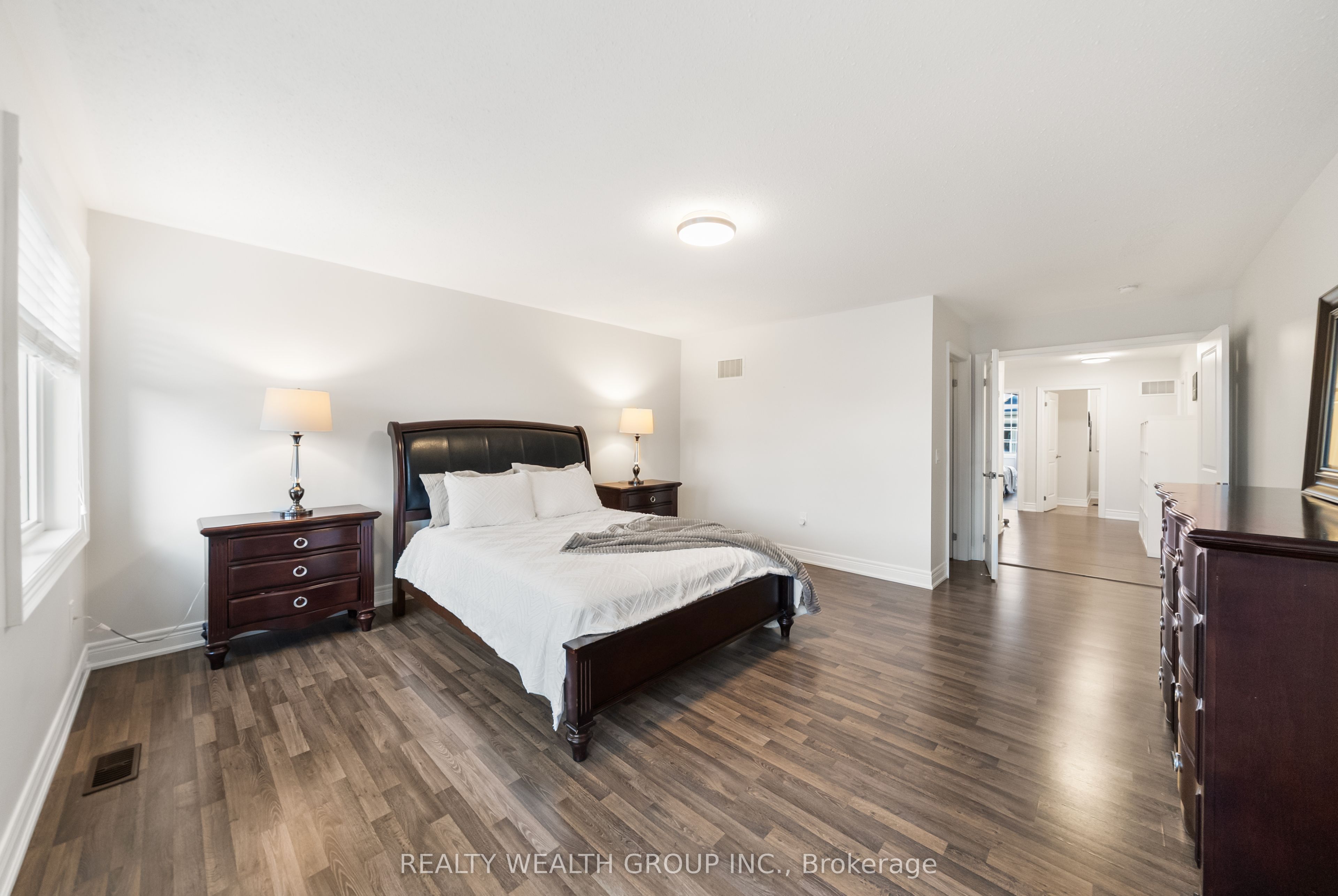 42 Mondial Crescent Property Photo 17