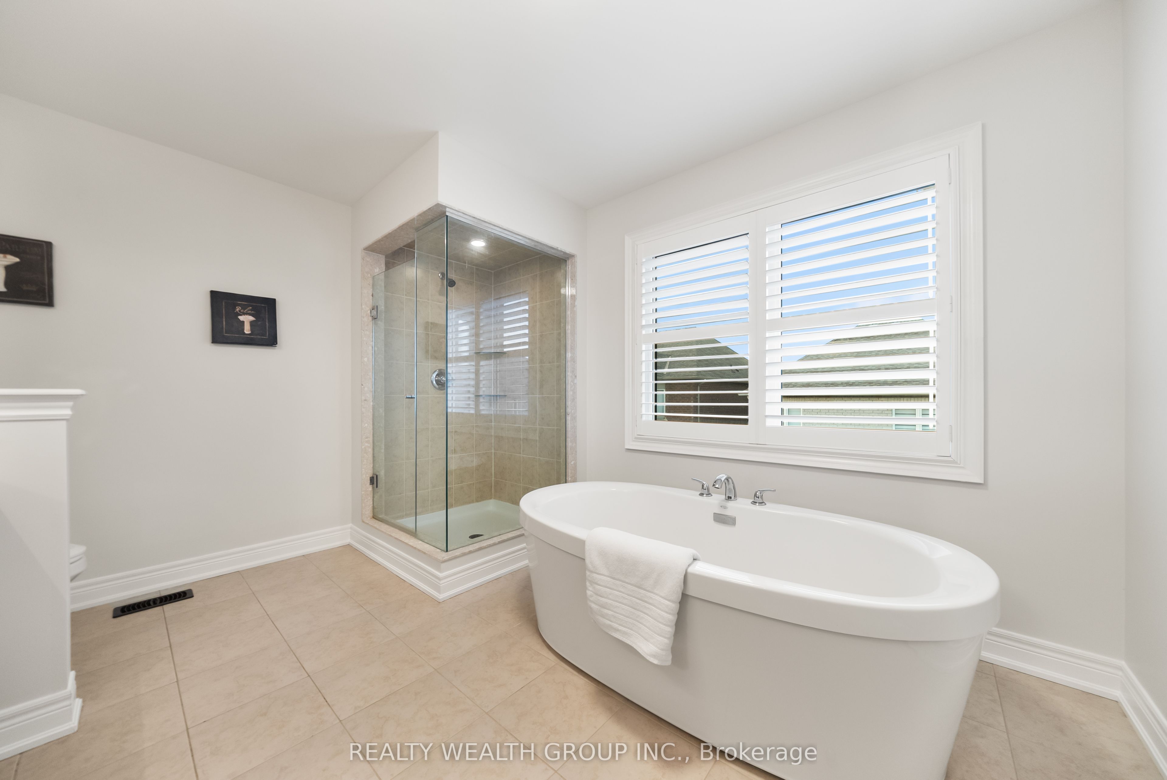 42 Mondial Crescent Property Photo 21