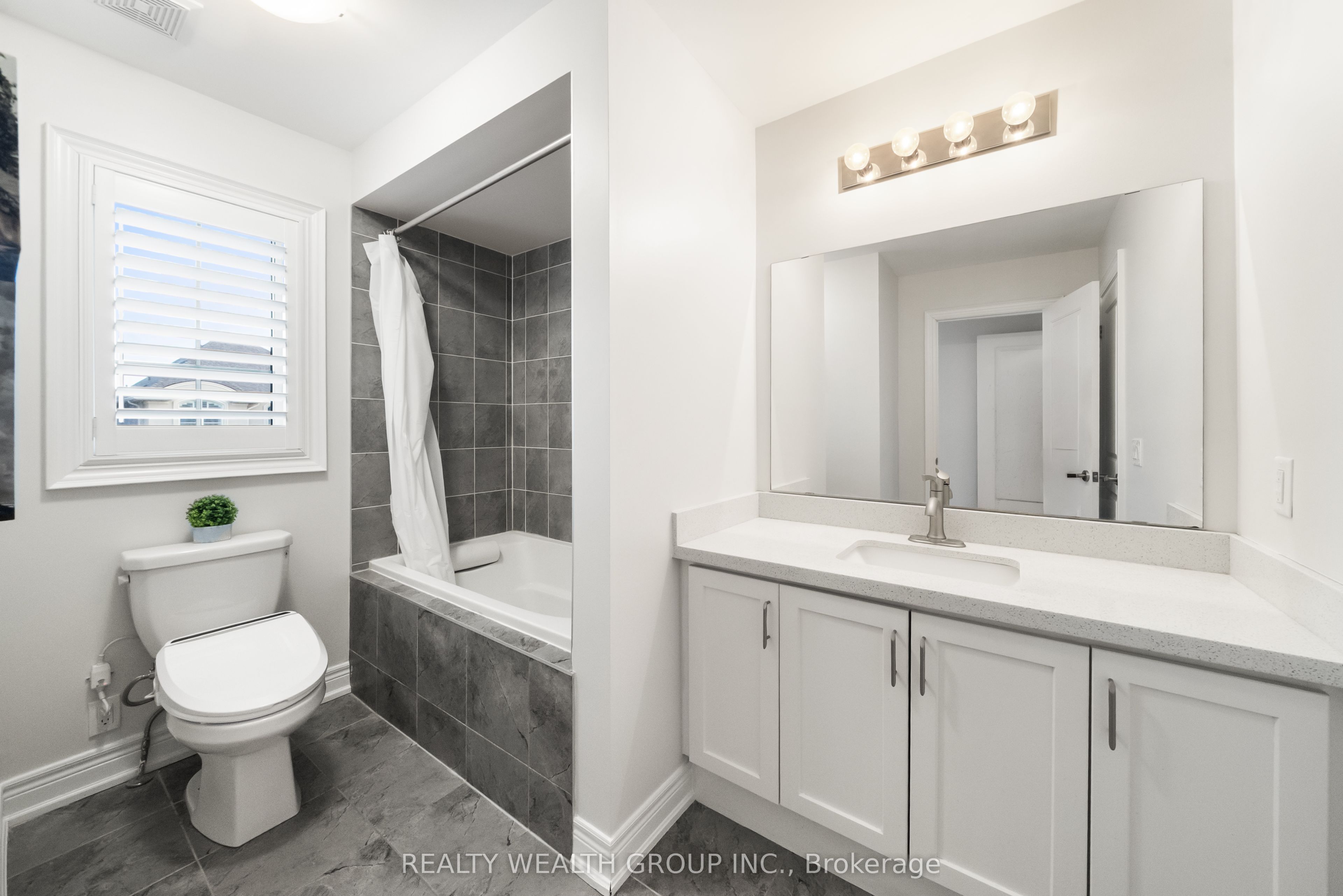 42 Mondial Crescent Property Photo 27
