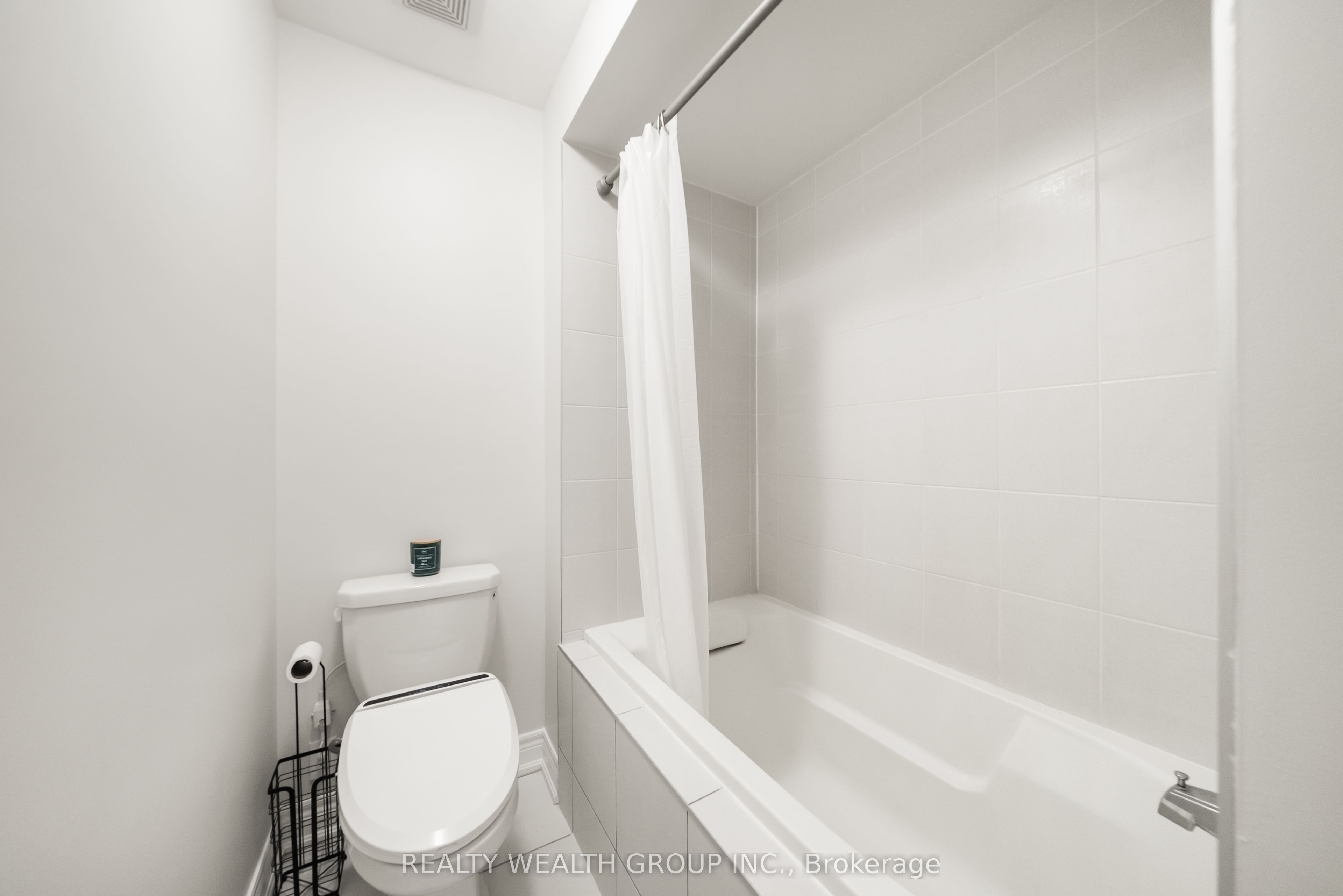 42 Mondial Crescent Property Photo 35