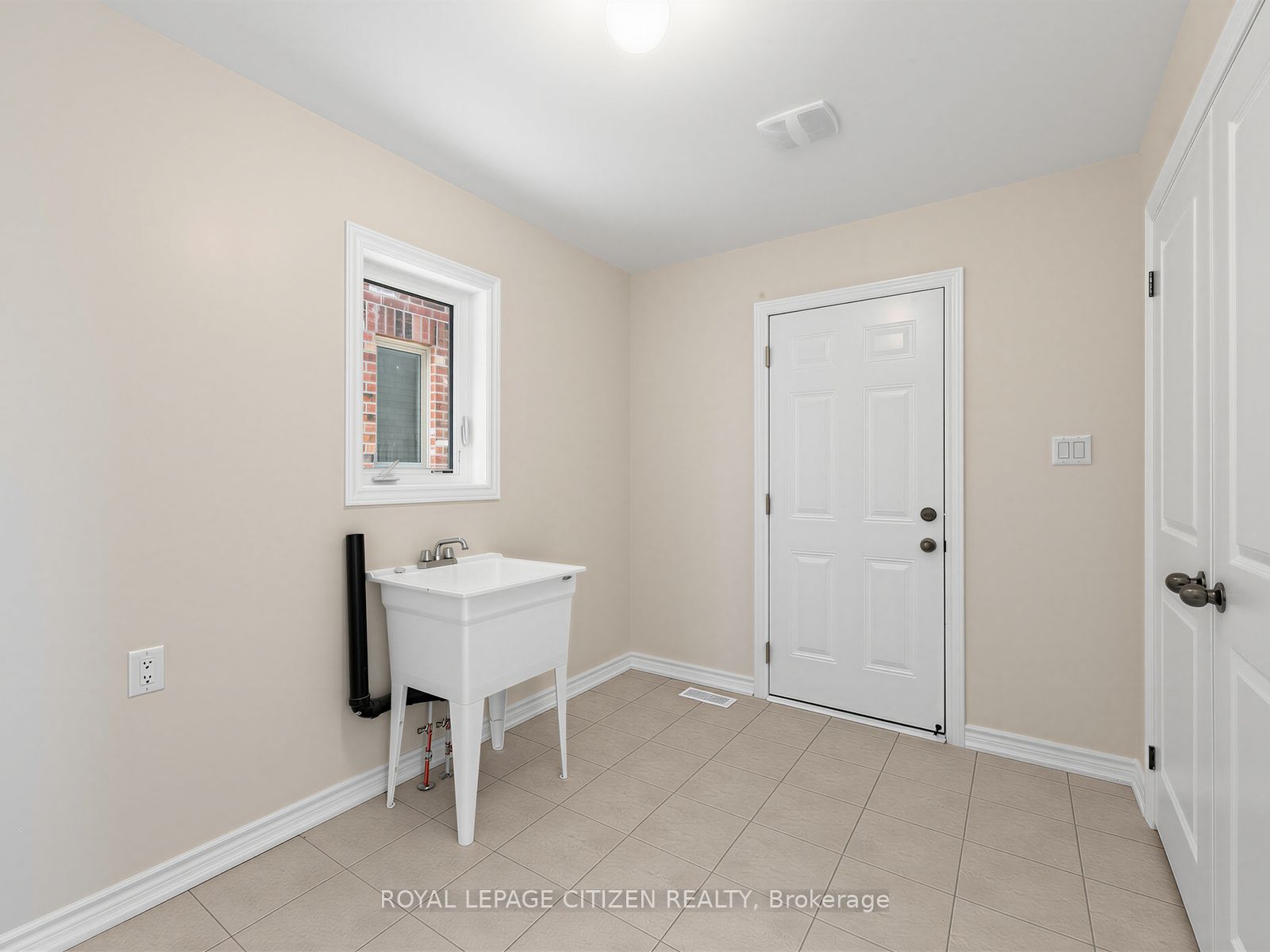 2 Lawrence D. Pridham Avenue Property Photo 28