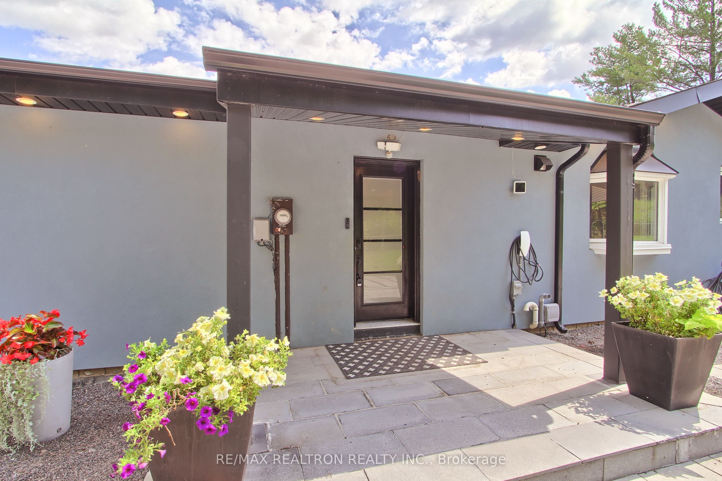 3433 Mount Albert Road Property Photo 4