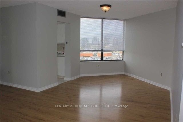 7460 Bathurst Street 1003 Property Photo 4
