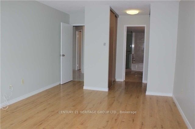 7460 Bathurst Street 1003 Property Photo 6