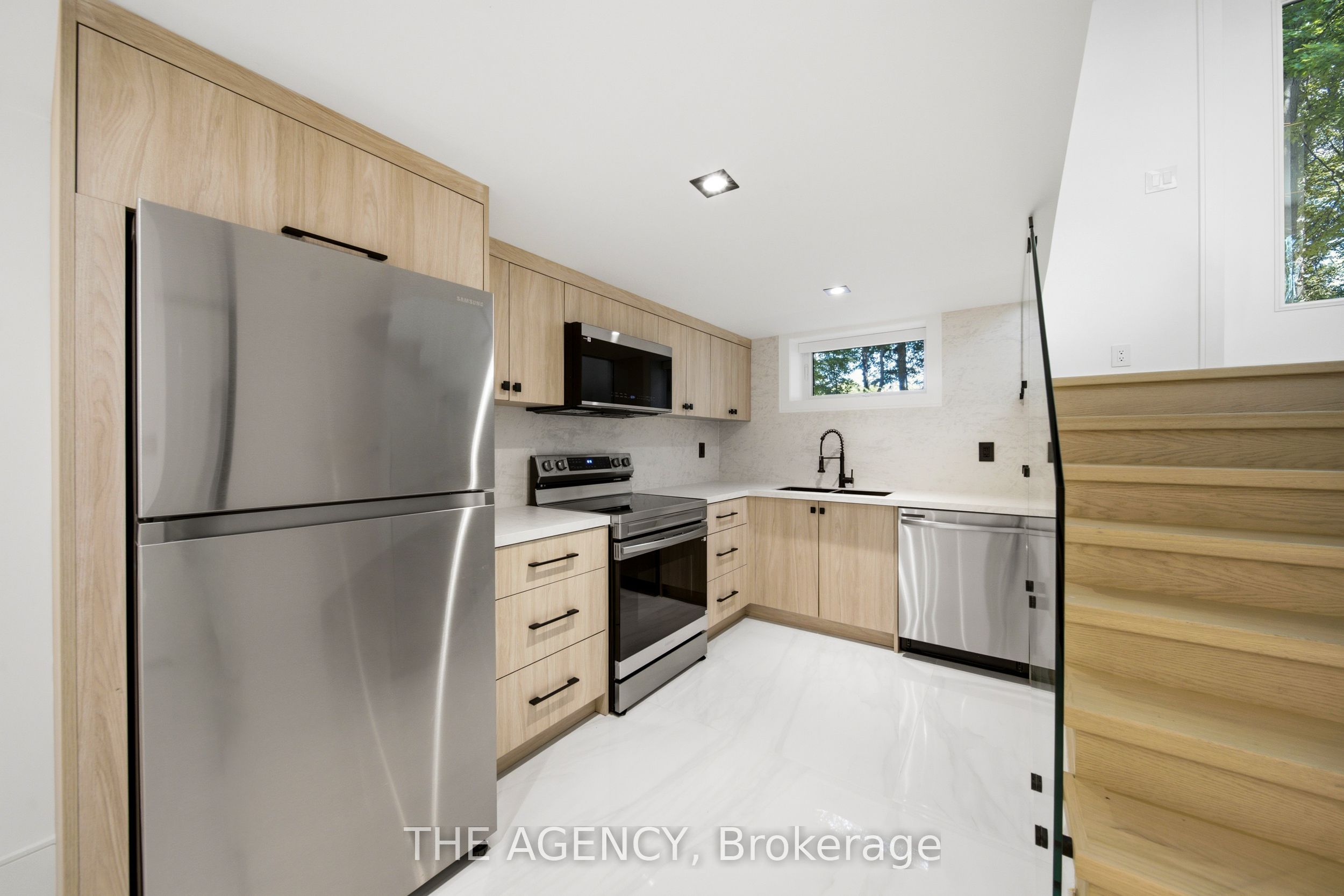 193 Beechwood Crescent Property Photo 32