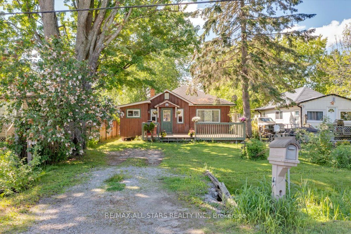 1061 2nd Line Property Photo 2