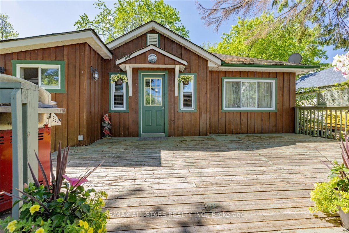 1061 2nd Line Property Photo 7