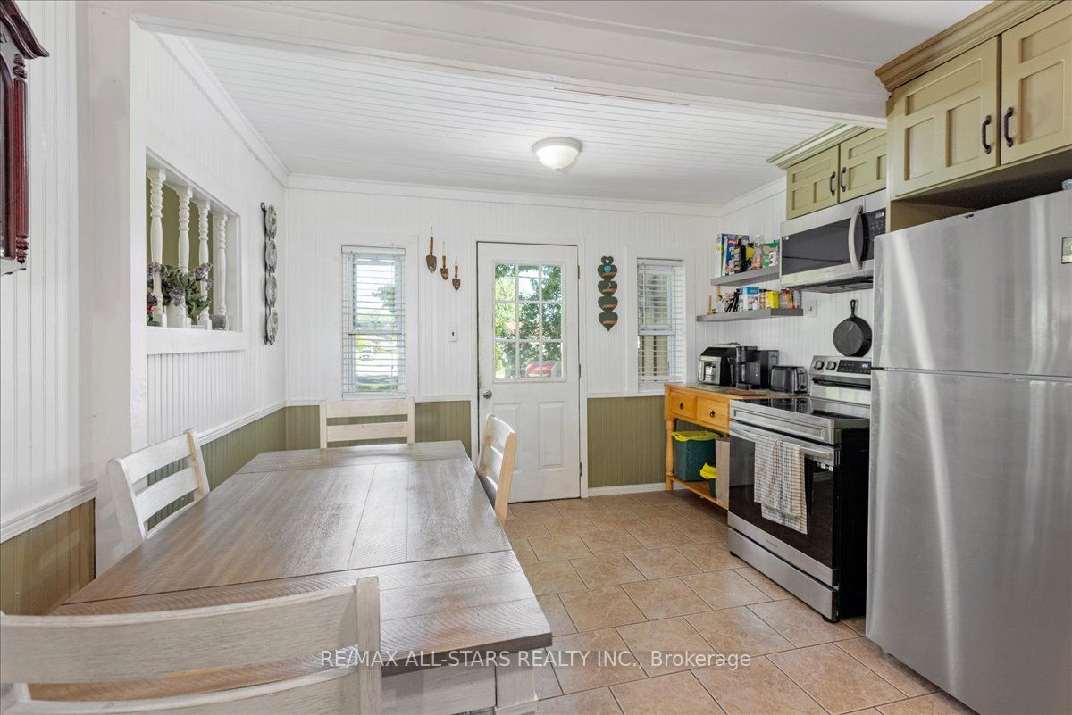 1061 2nd Line Property Photo 8