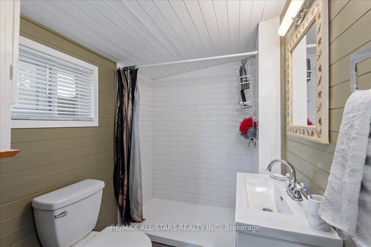1061 2nd Line Property Photo 16