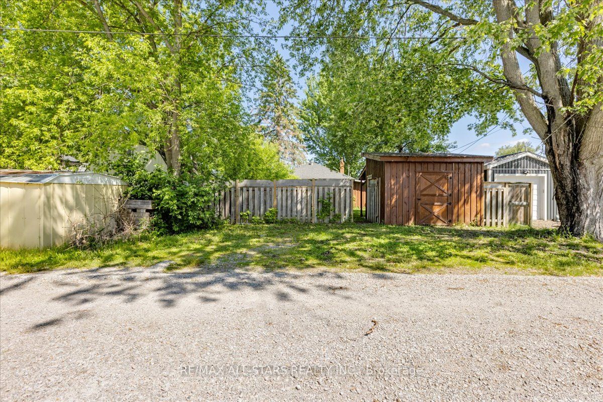 1061 2nd Line Property Photo 22