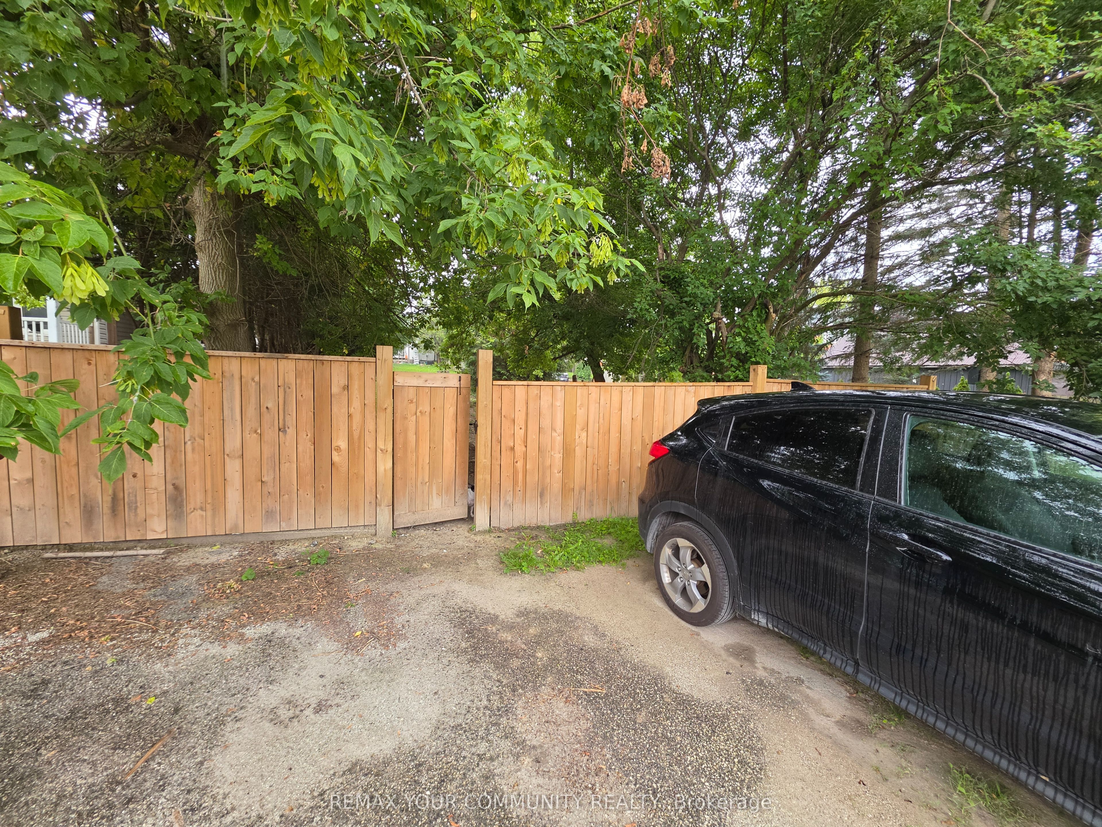 20 Queen Street Property Photo 3