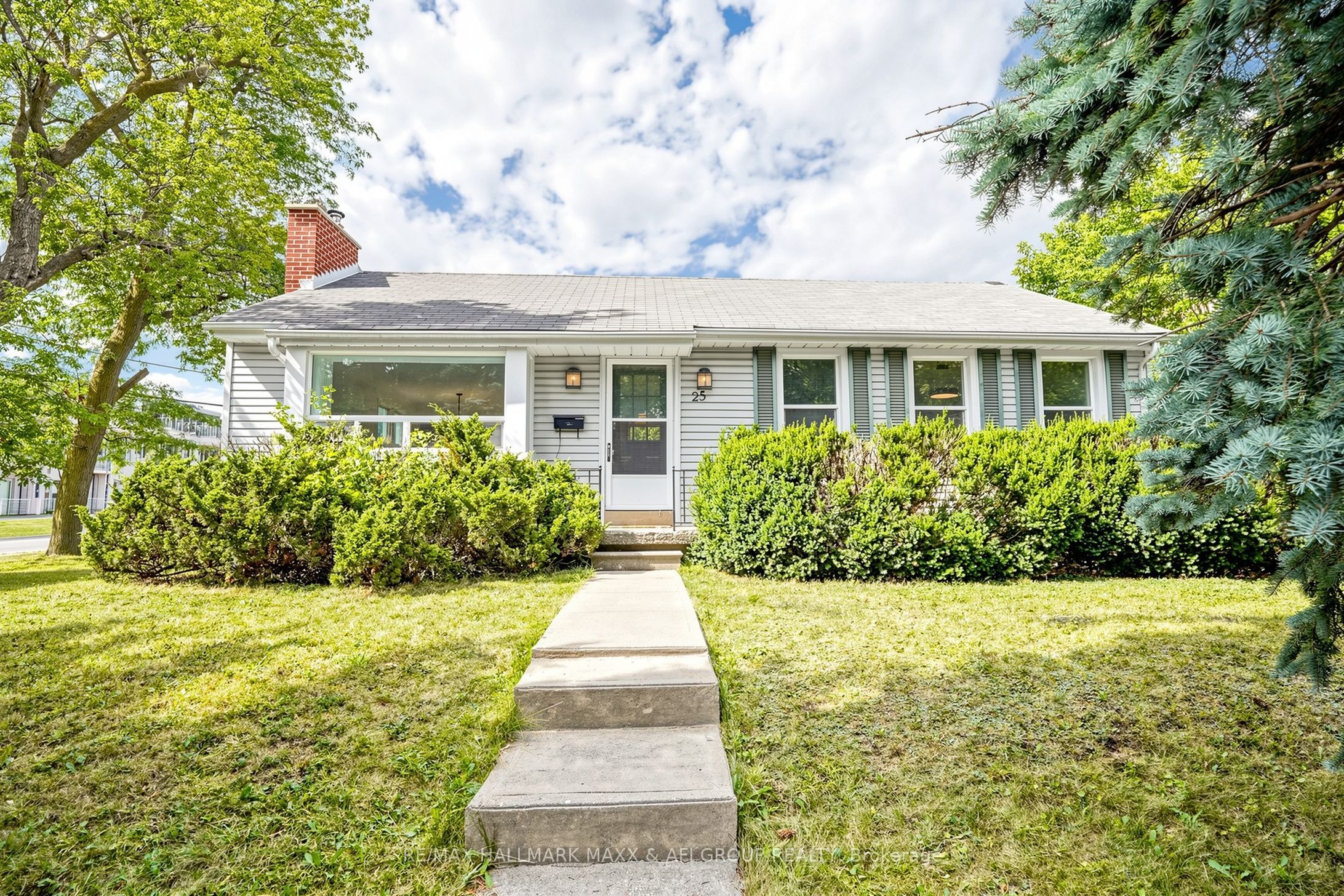 25 Harding Boulevard Property Photo 1